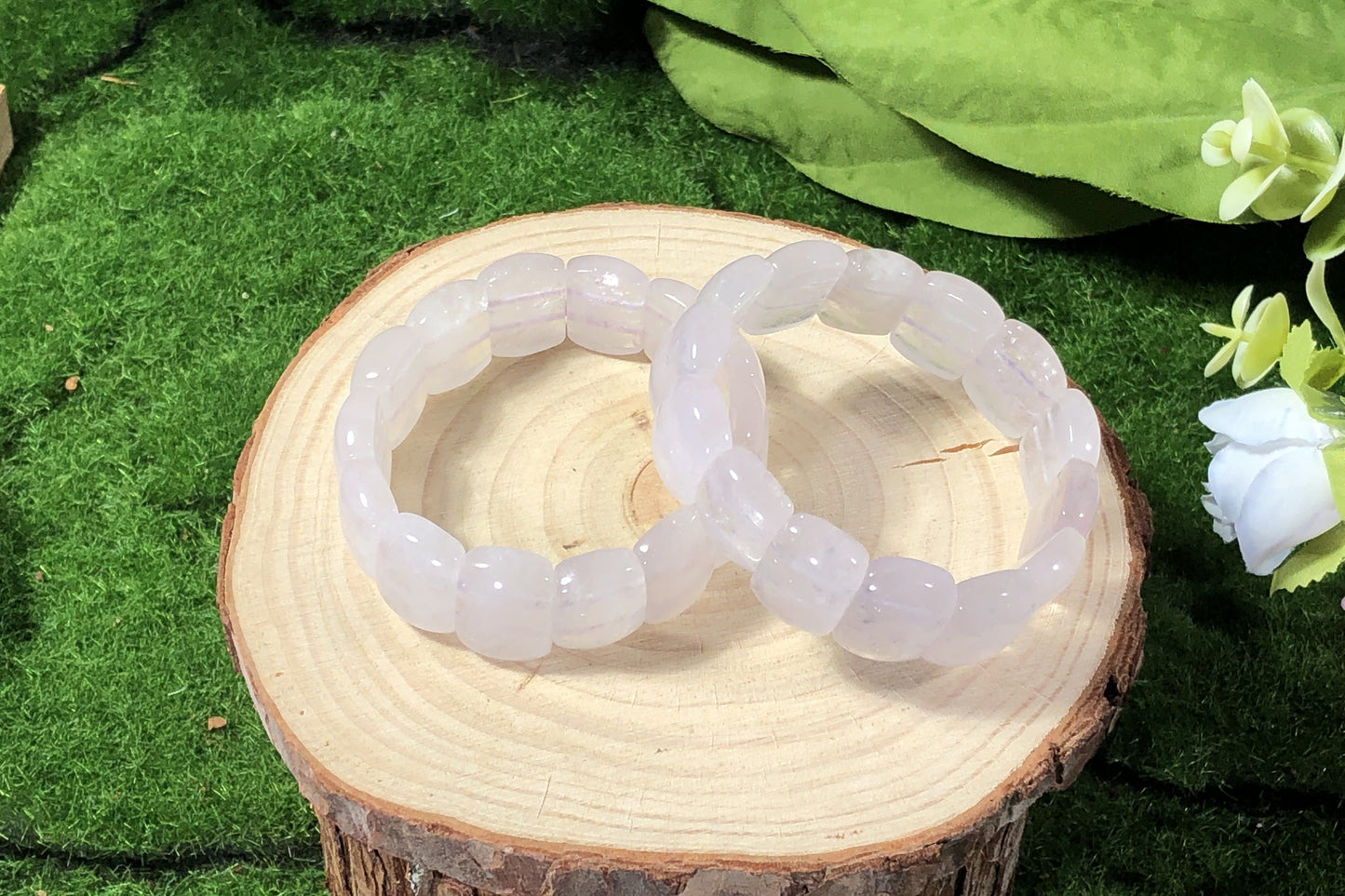 Armband aus natürlichem weißen Kristallwürfel, handgefertigt.