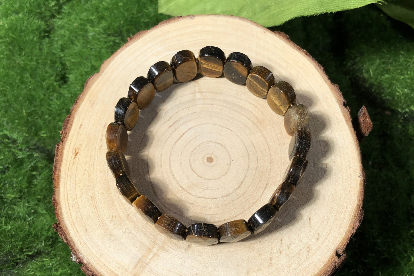 Natürliches, oval facettiertes Tigerauge-Armband, handgefertigt.