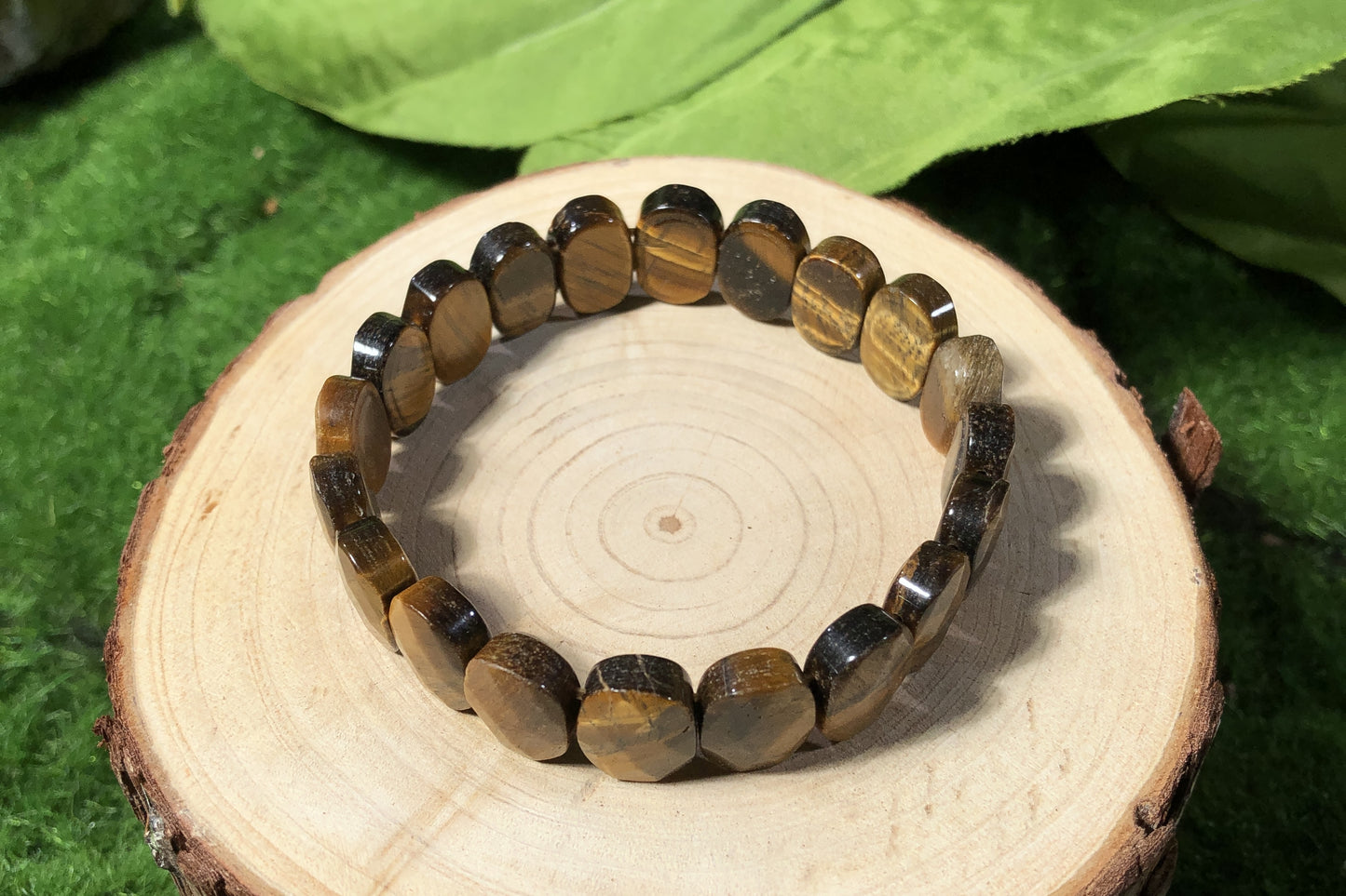 Natürliches, oval facettiertes Tigerauge-Armband, handgefertigt.