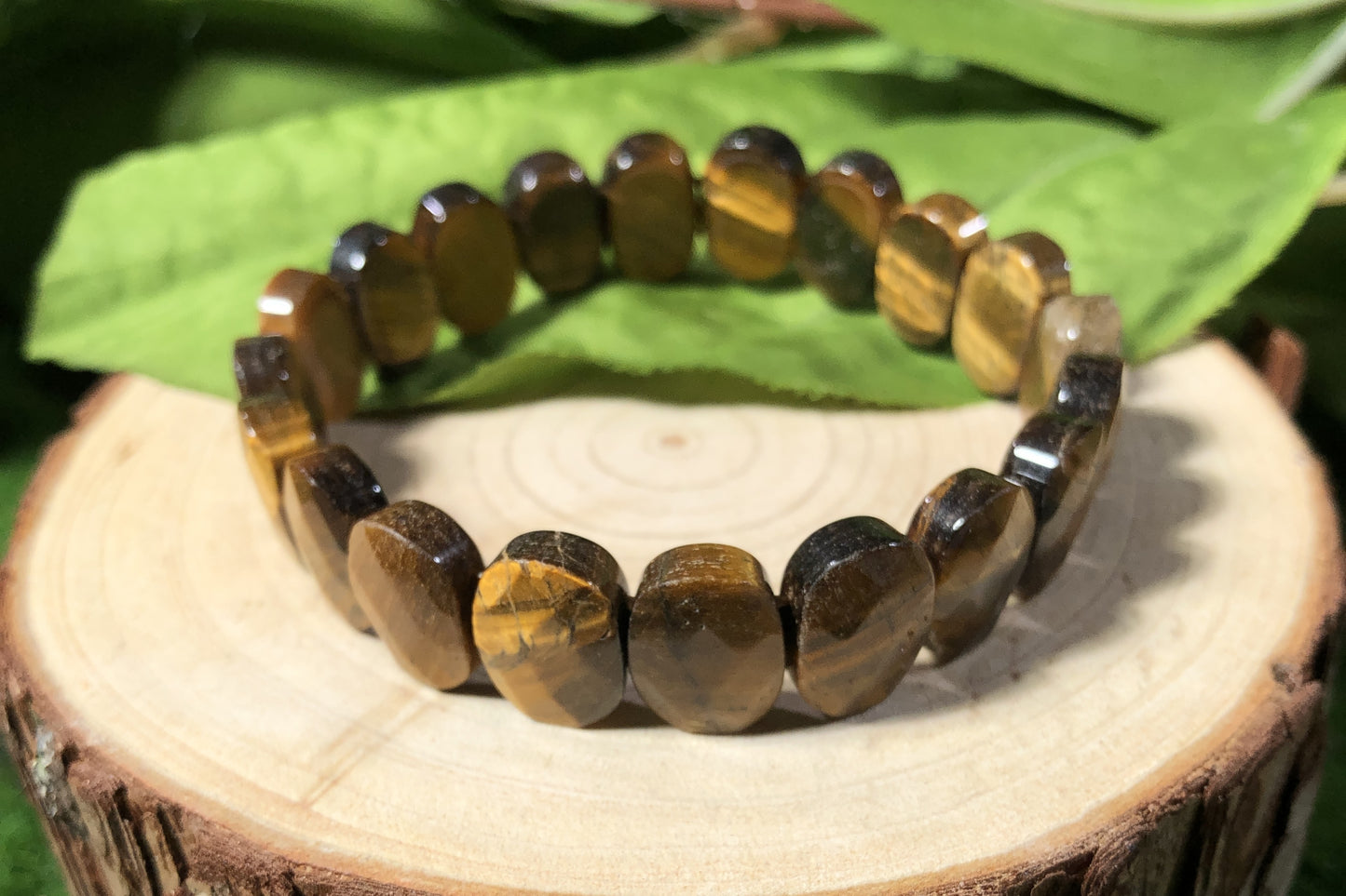 Natürliches, oval facettiertes Tigerauge-Armband, handgefertigt.