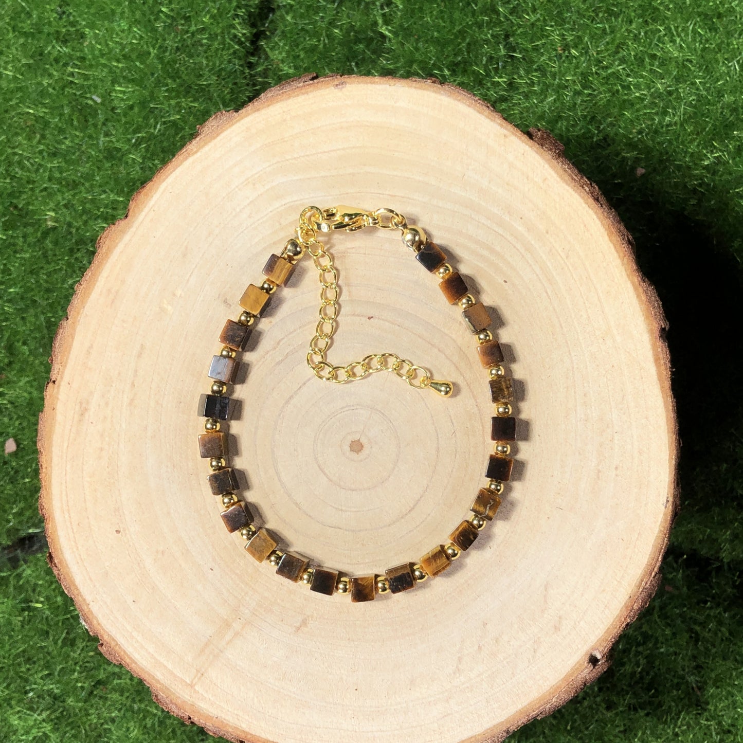 Armband aus natürlichem Tigerauge, kupferplattiert mit 14-karätigem Gold, handgefertigt.