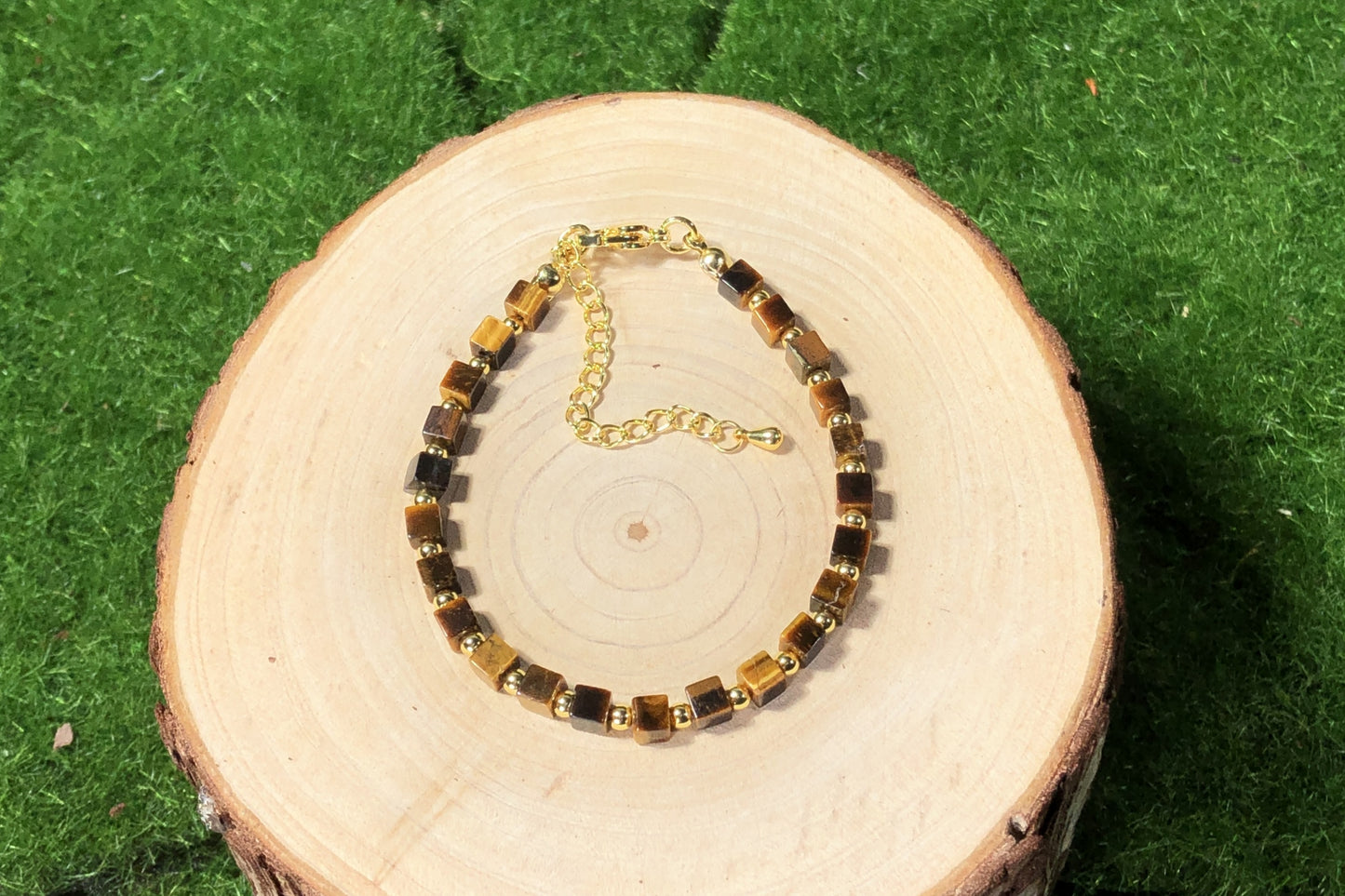 Armband aus natürlichem Tigerauge, kupferplattiert mit 14-karätigem Gold, handgefertigt.