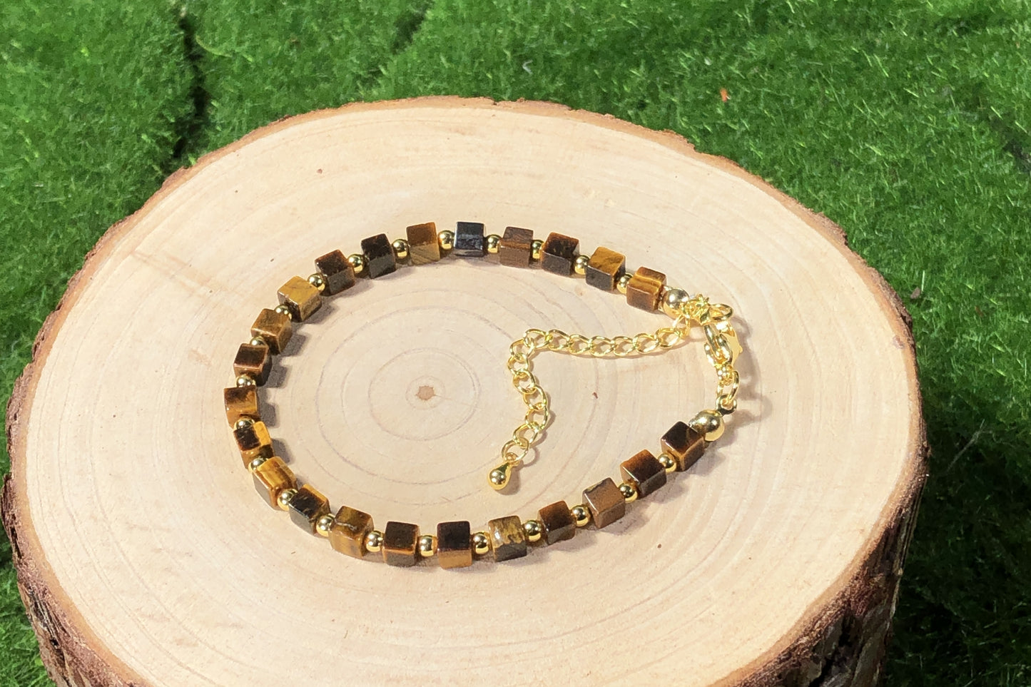 Armband aus natürlichem Tigerauge, kupferplattiert mit 14-karätigem Gold, handgefertigt.