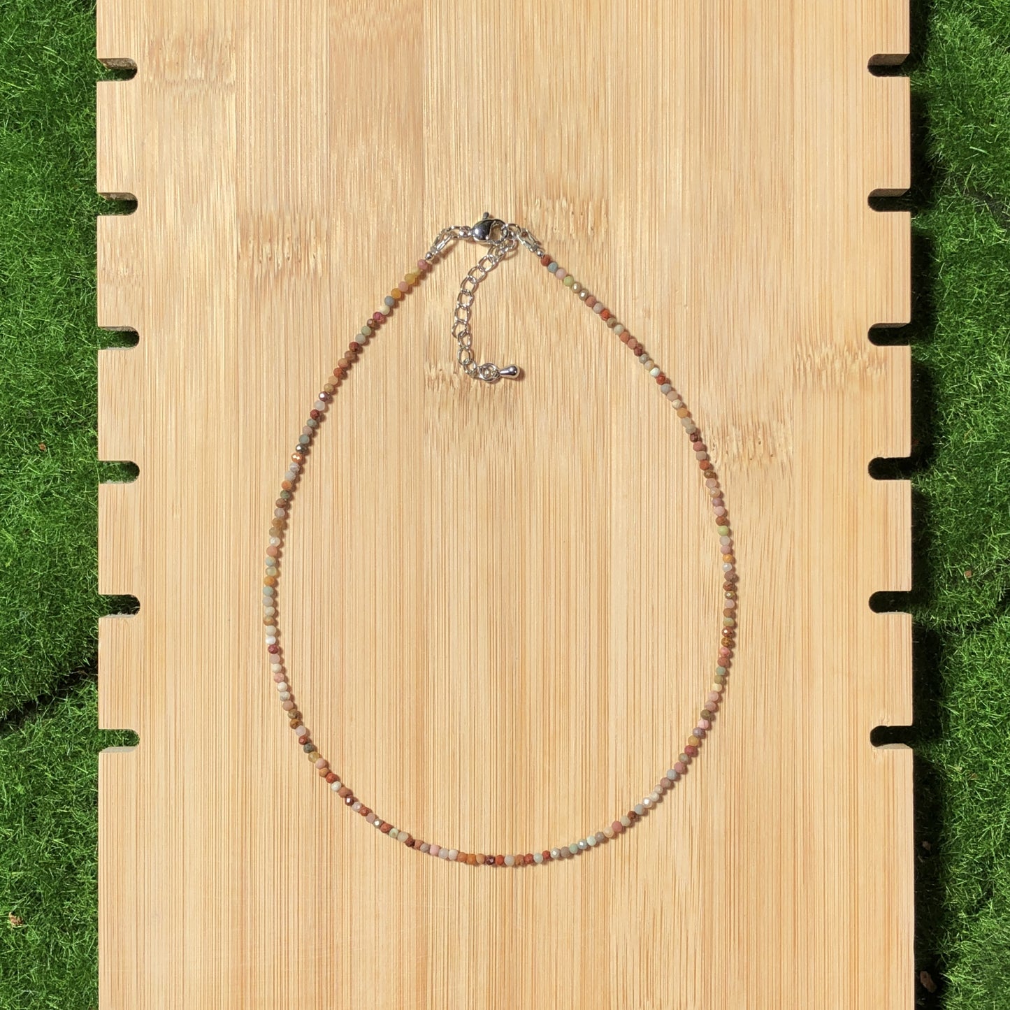 Halskette aus natürlichem Achat, kugelförmige facettierte Perlen, handgefertigt.