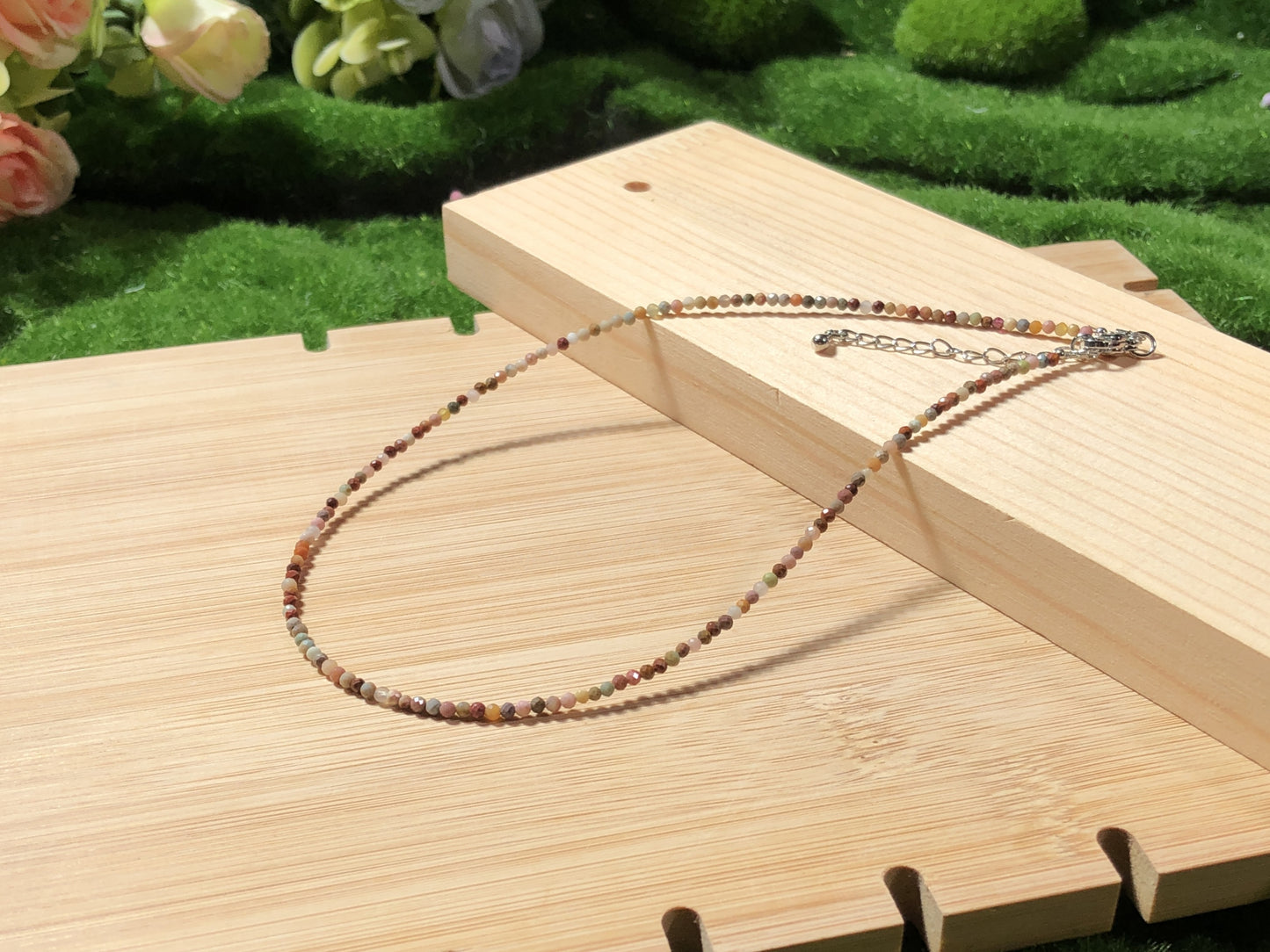 Halskette aus natürlichem Achat, kugelförmige facettierte Perlen, handgefertigt.