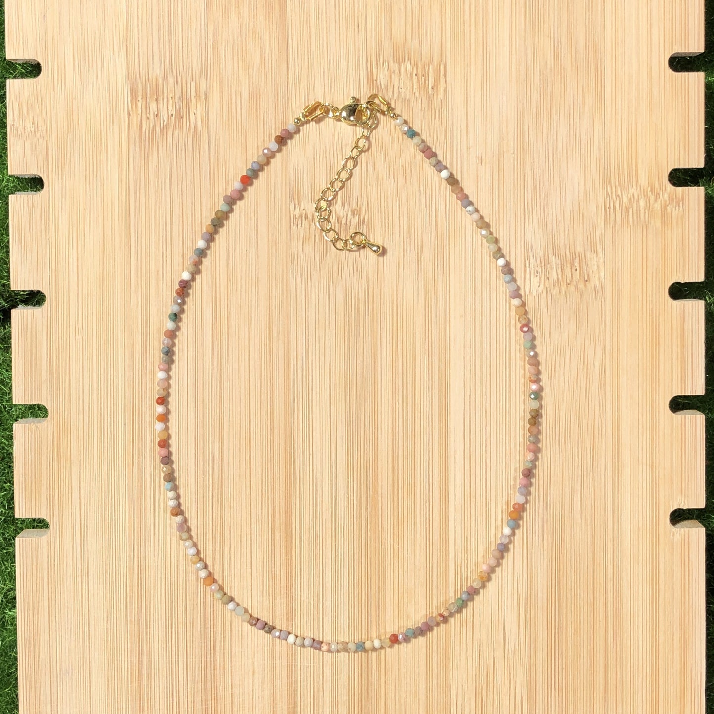 Halskette aus natürlichem Achat, Kette aus 14-karätig vergoldetem Kupfer, handgefertigt.