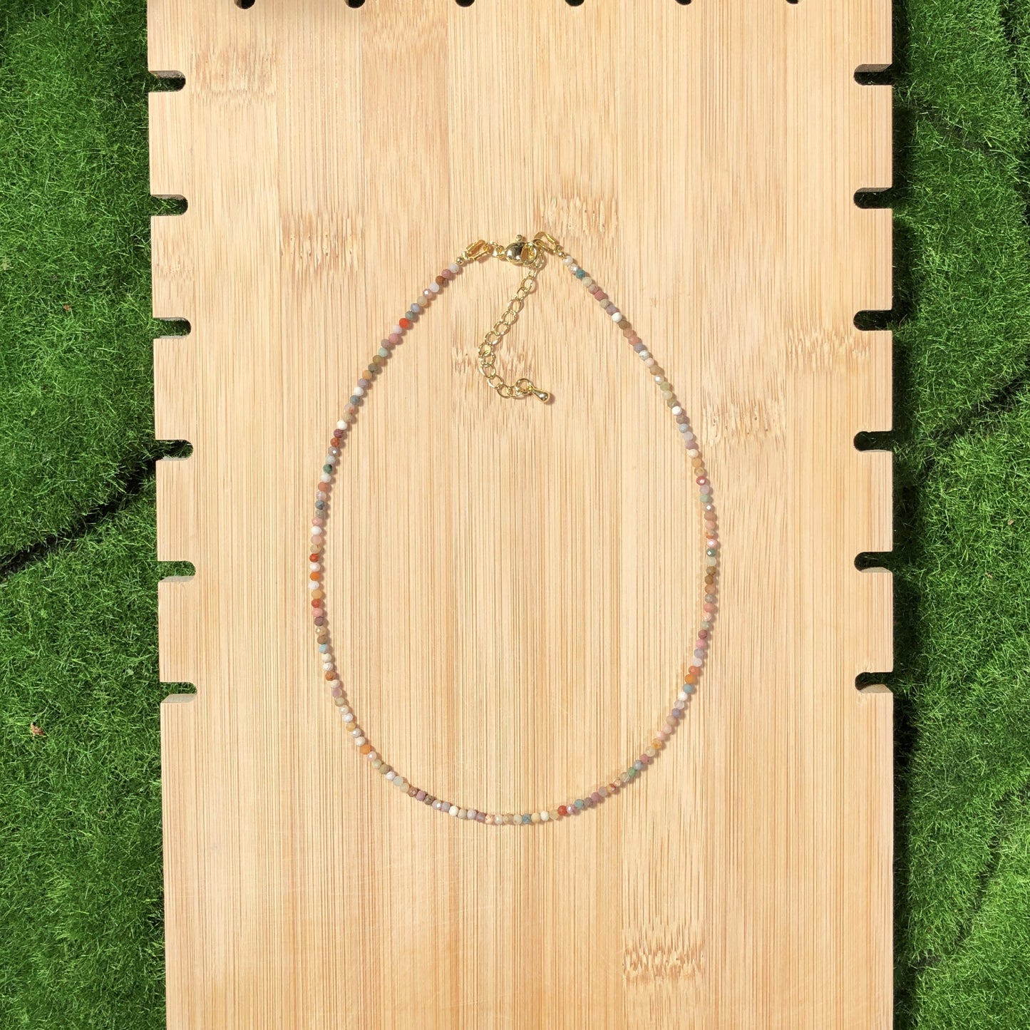 Halskette aus natürlichem Achat, Kette aus 14-karätig vergoldetem Kupfer, handgefertigt.