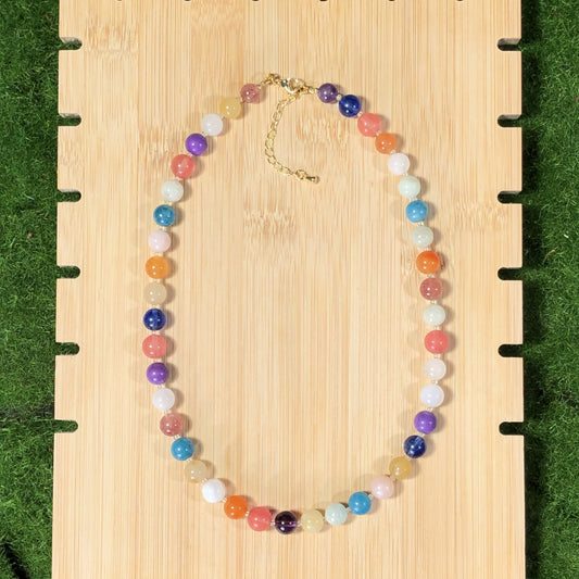 Halsketten aus Kristall, Achat und verschiedenen Edelsteinen, farbenfrohe Halsketten, 14-karätig vergoldete Messingkette, handgefertigt.