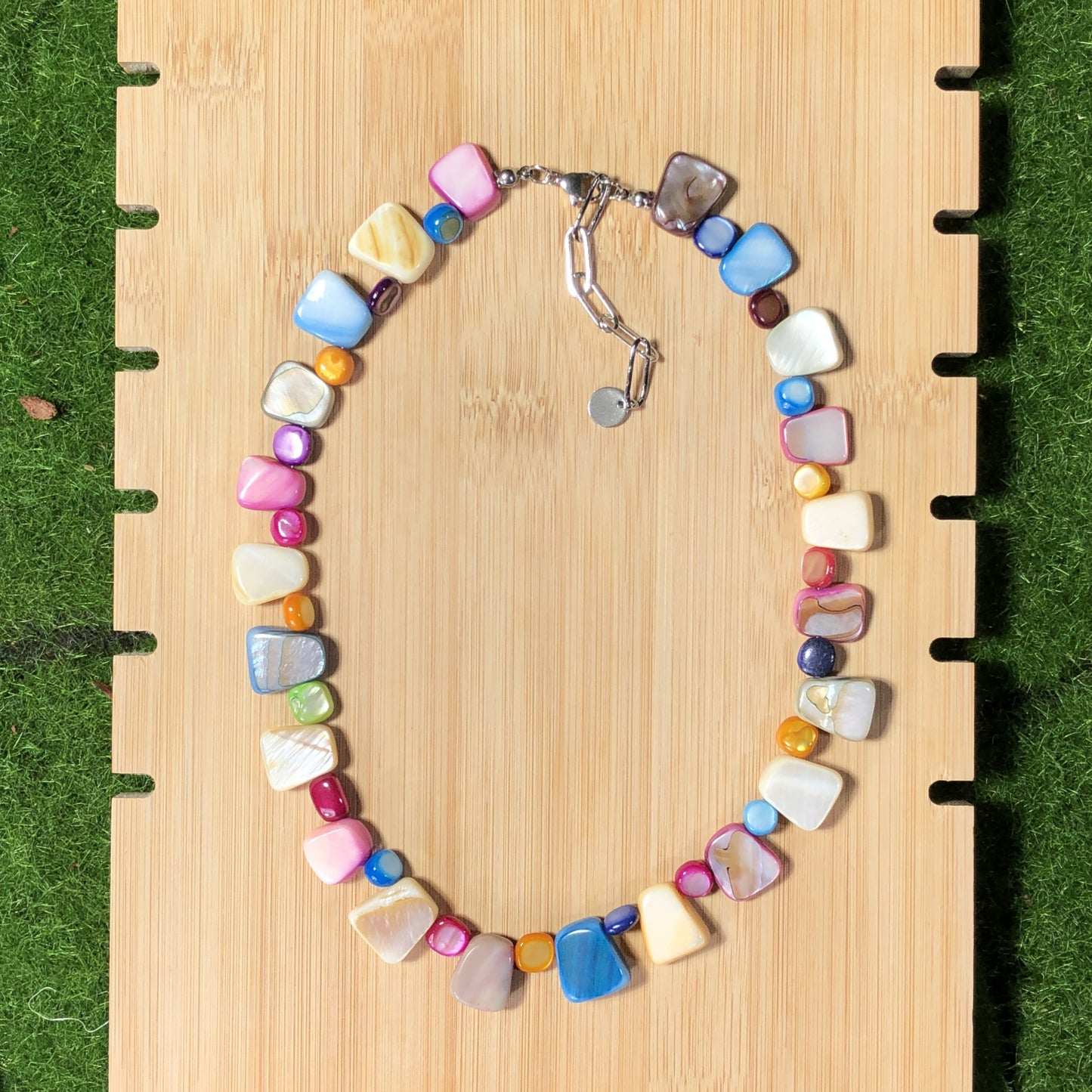 Bunte Muschelkette, handgefertigt