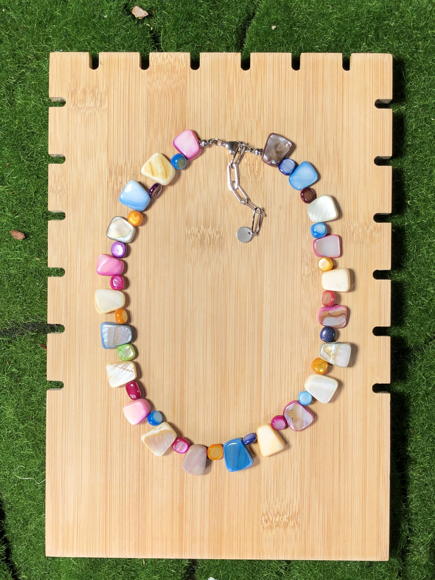 Bunte Muschelkette, handgefertigt