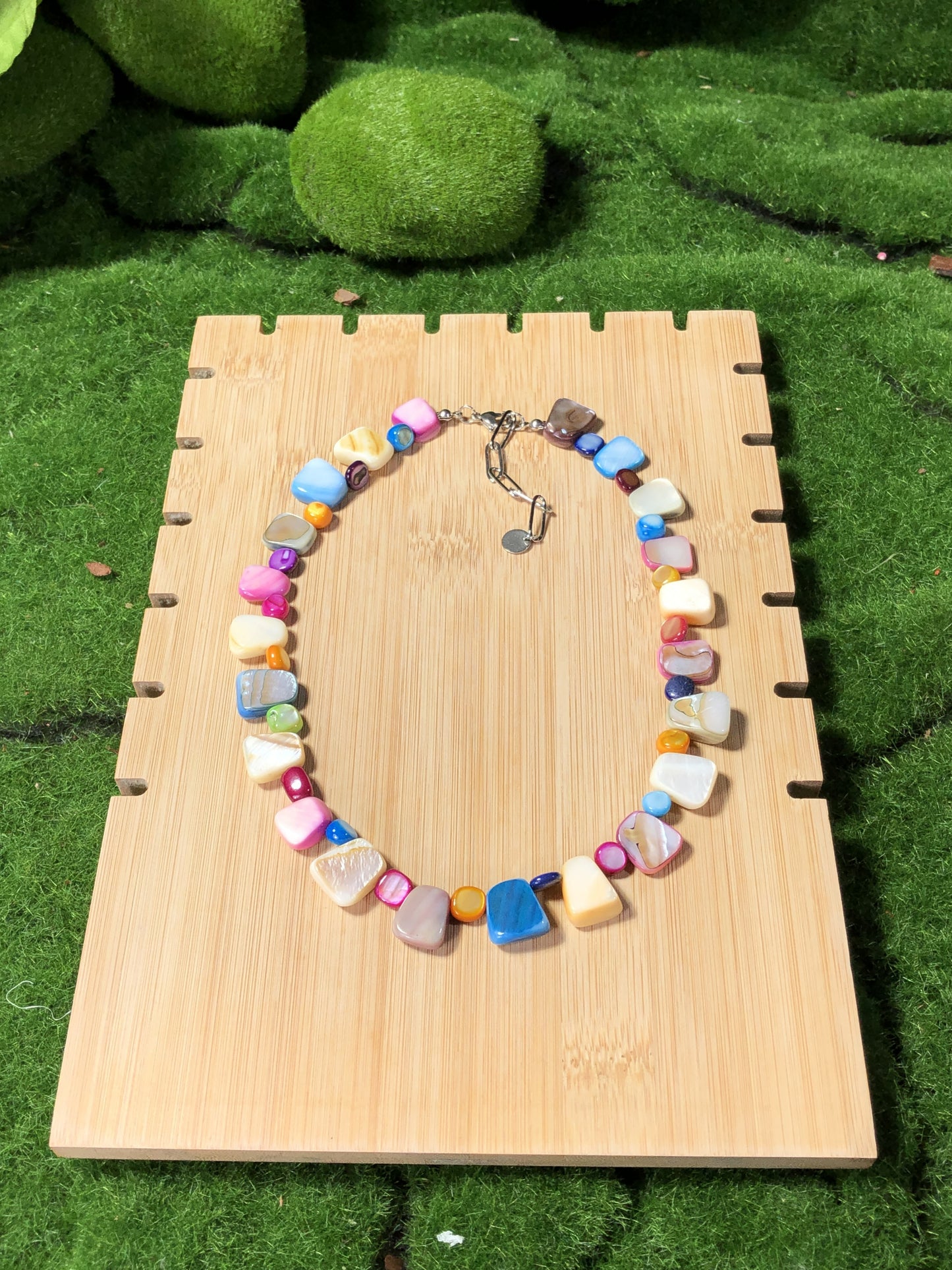 Bunte Muschelkette, handgefertigt