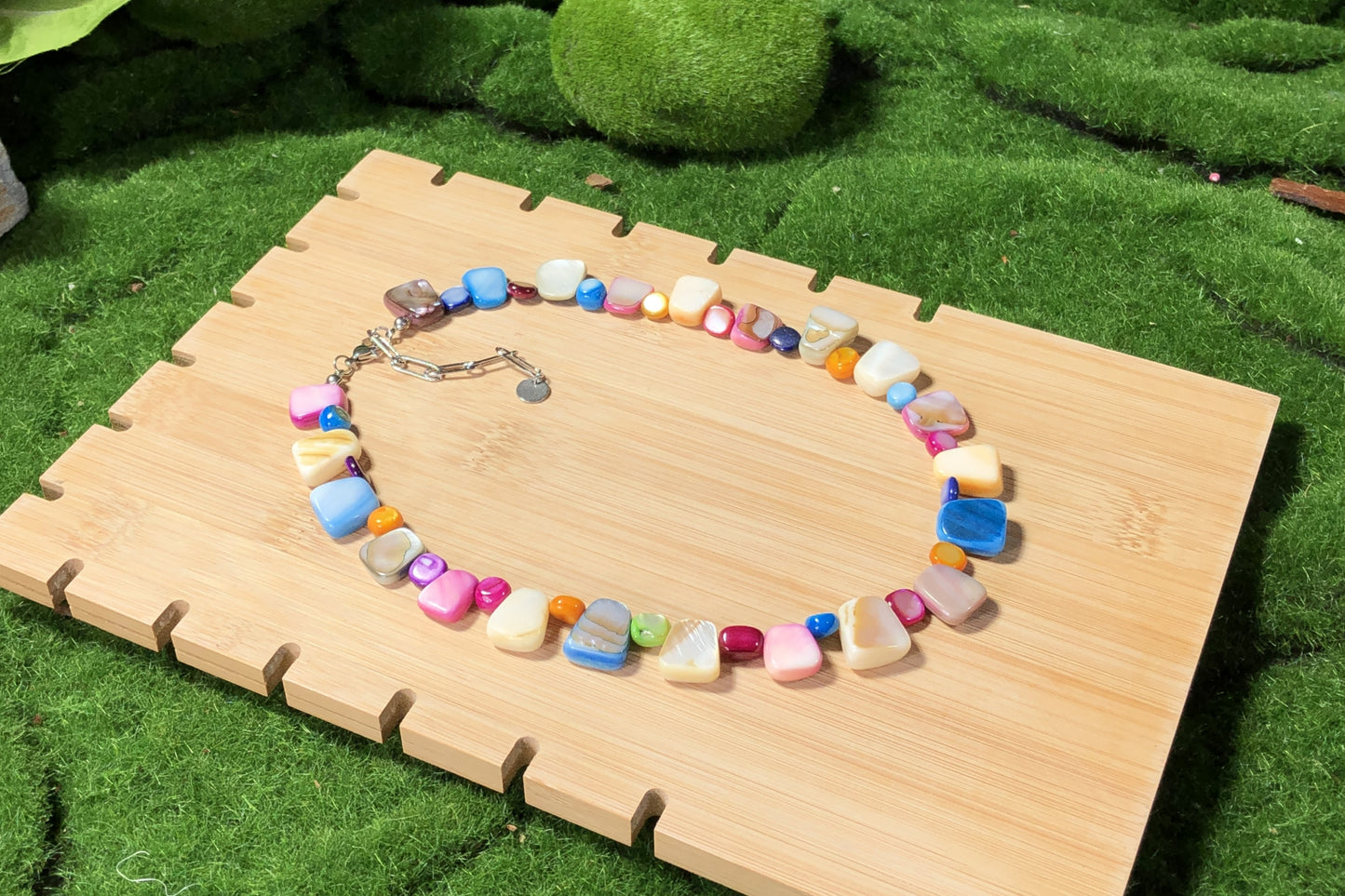 Bunte Muschelkette, handgefertigt
