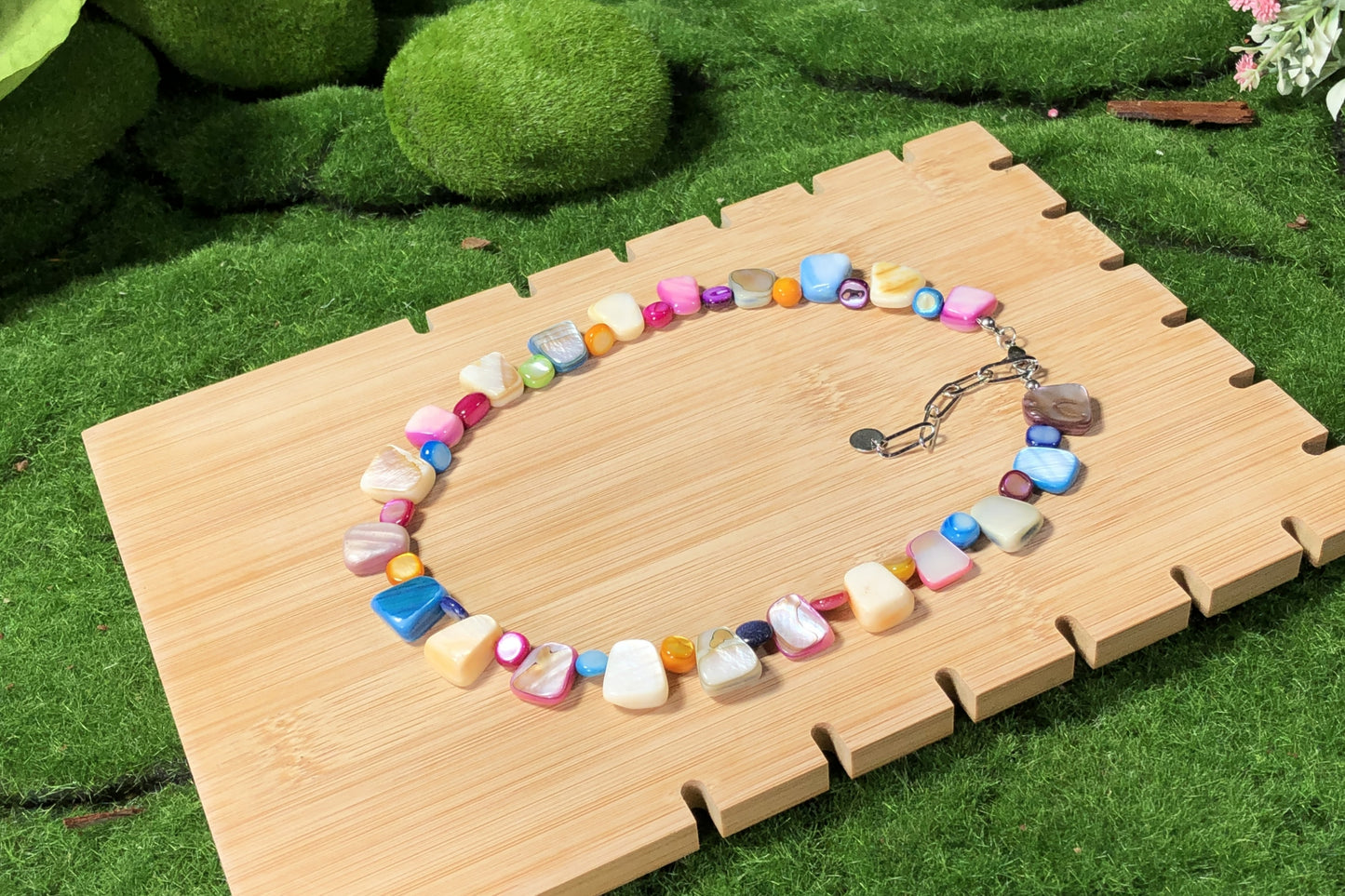 Bunte Muschelkette, handgefertigt