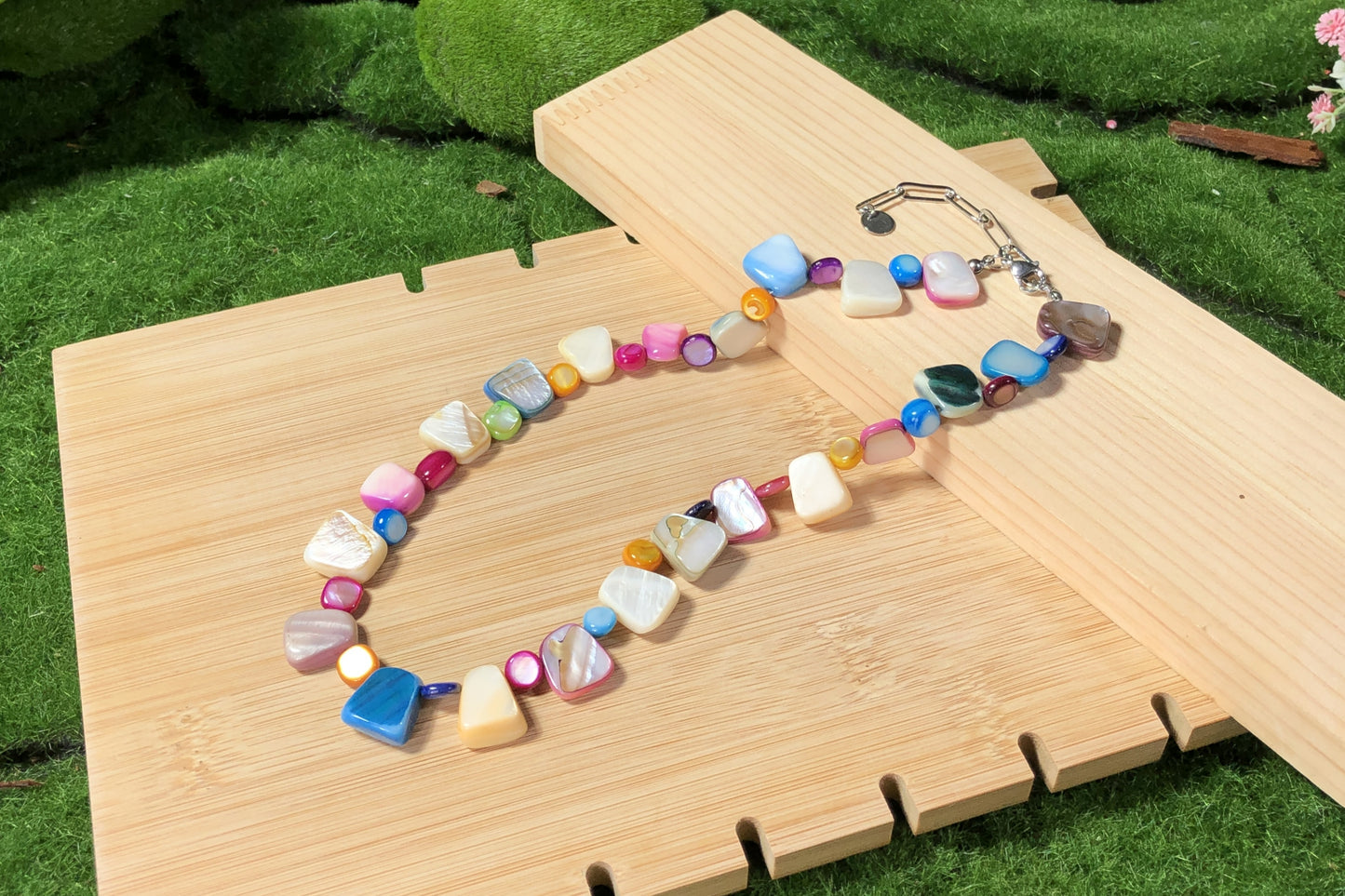 Bunte Muschelkette, handgefertigt