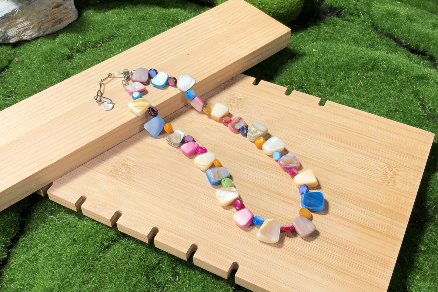 Bunte Muschelkette, handgefertigt