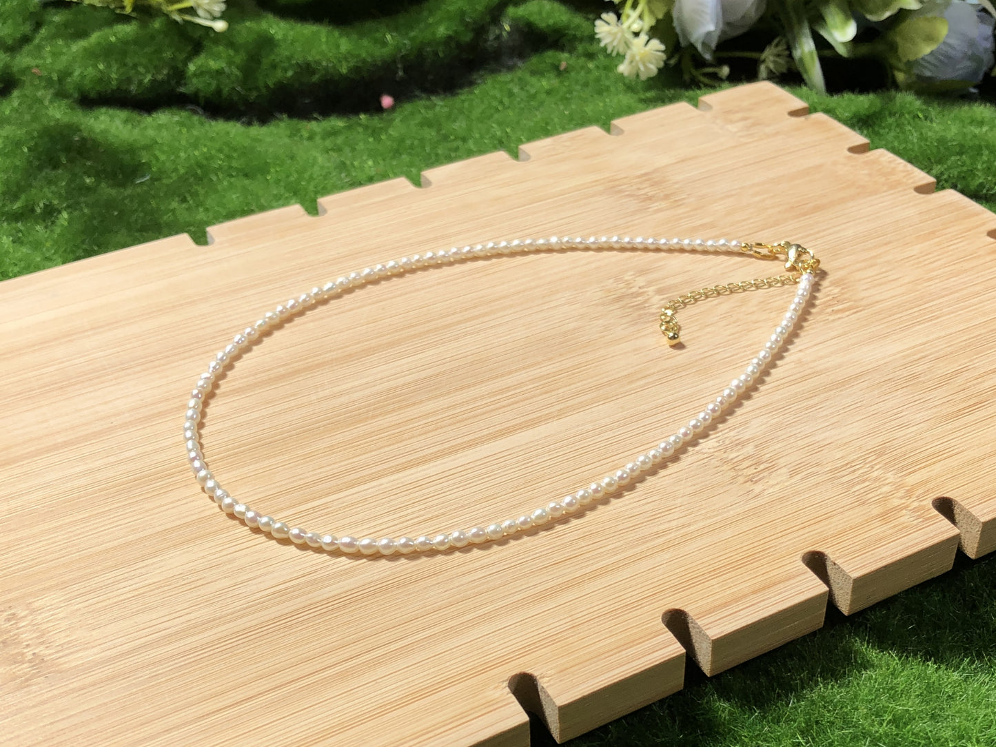 Halskette aus natürlichen Süßwasserperlen, kupferplattiert mit 14-karätigem Gold, handgefertigt.