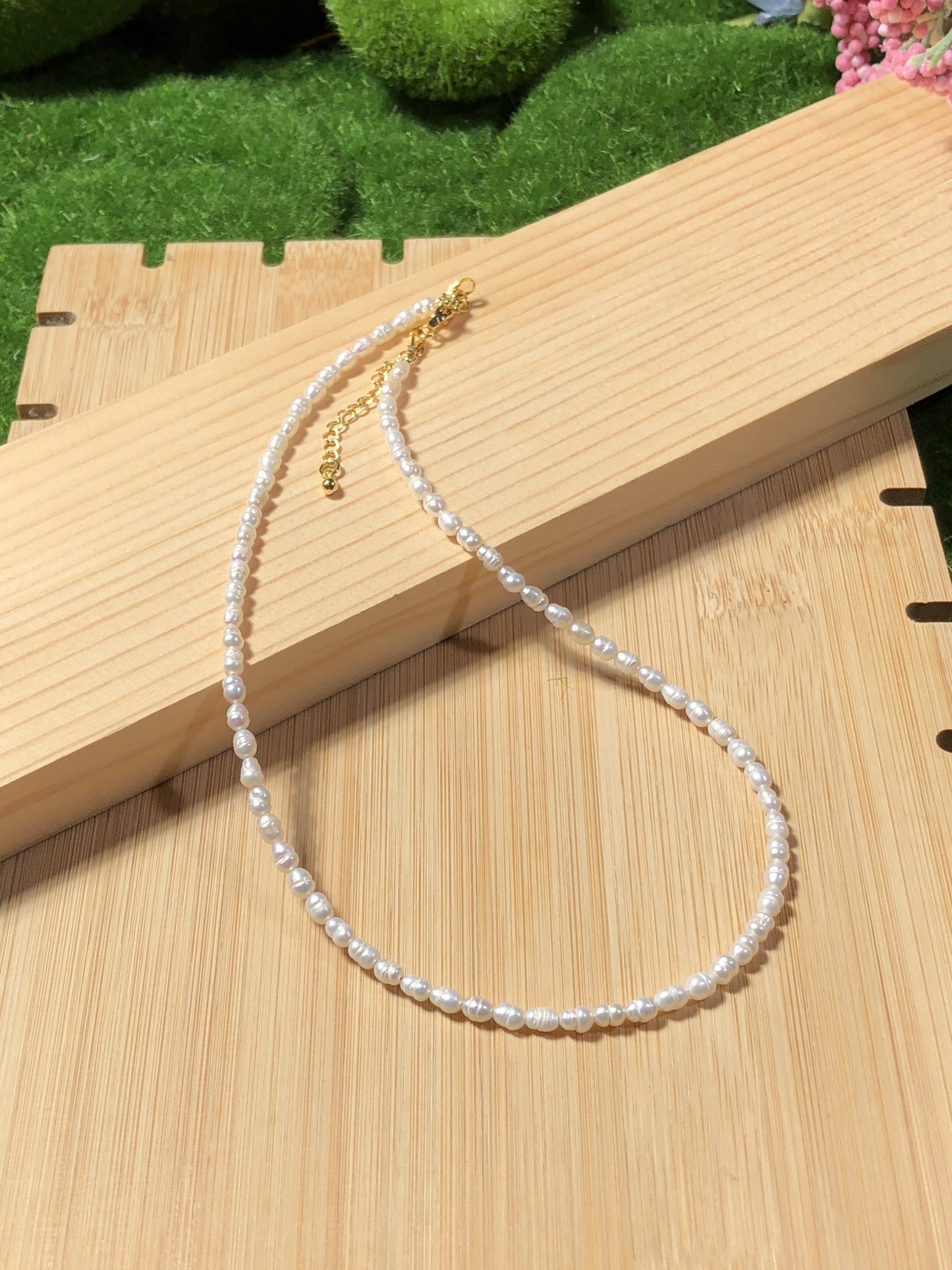 Halskette aus natürlichen Süßwasserperlen, Kupferkette, 14-karätig vergoldet, handgefertigt.