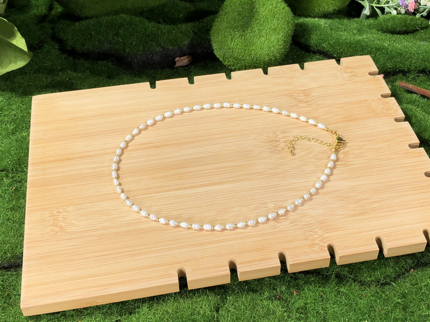 Halskette aus natürlichen Süßwasserperlen, kupferplattiert mit 14-karätigem Gold, handgefertigt.