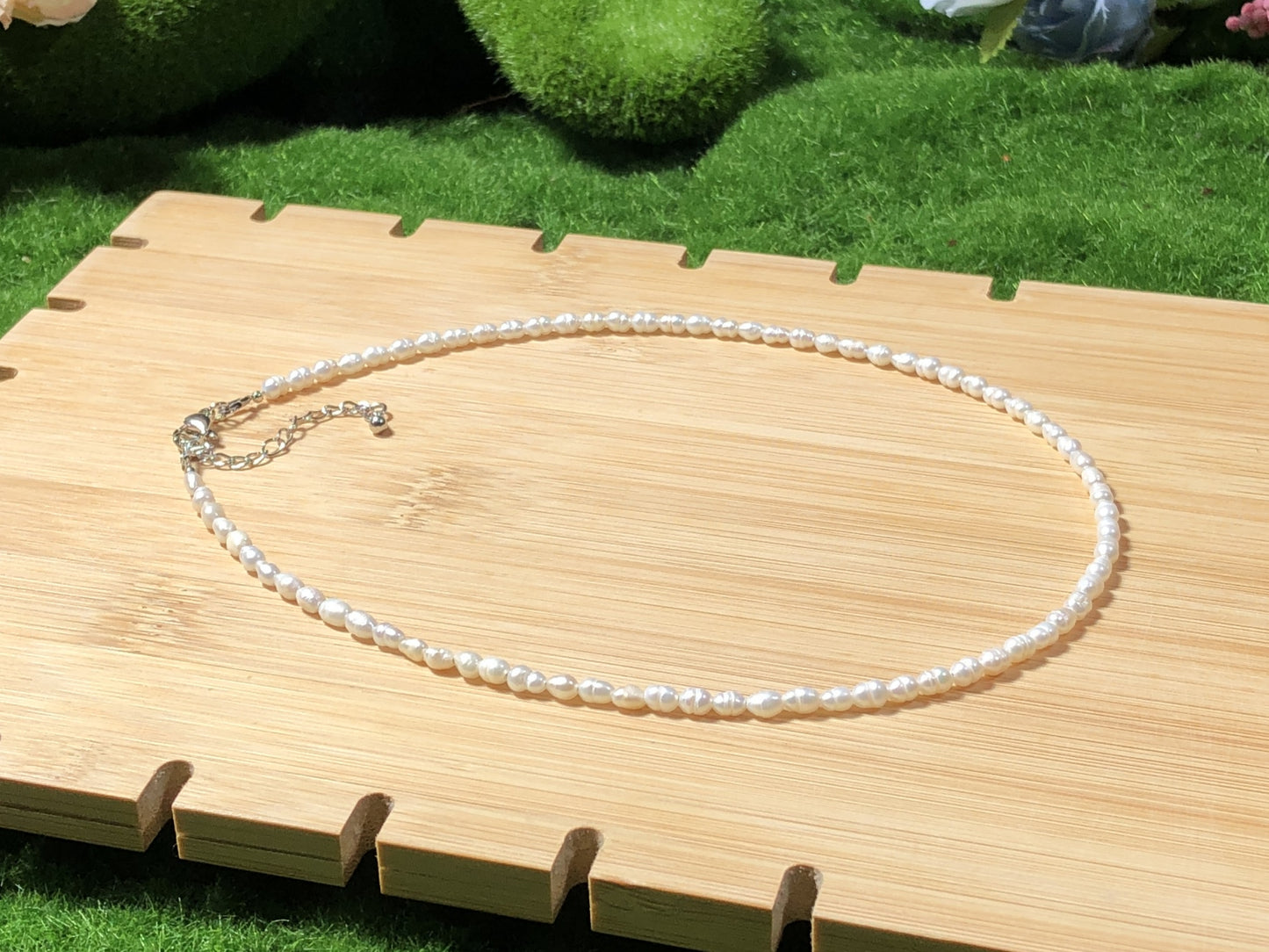 Halskette aus natürlichen Süßwasserperlen, handgefertigt