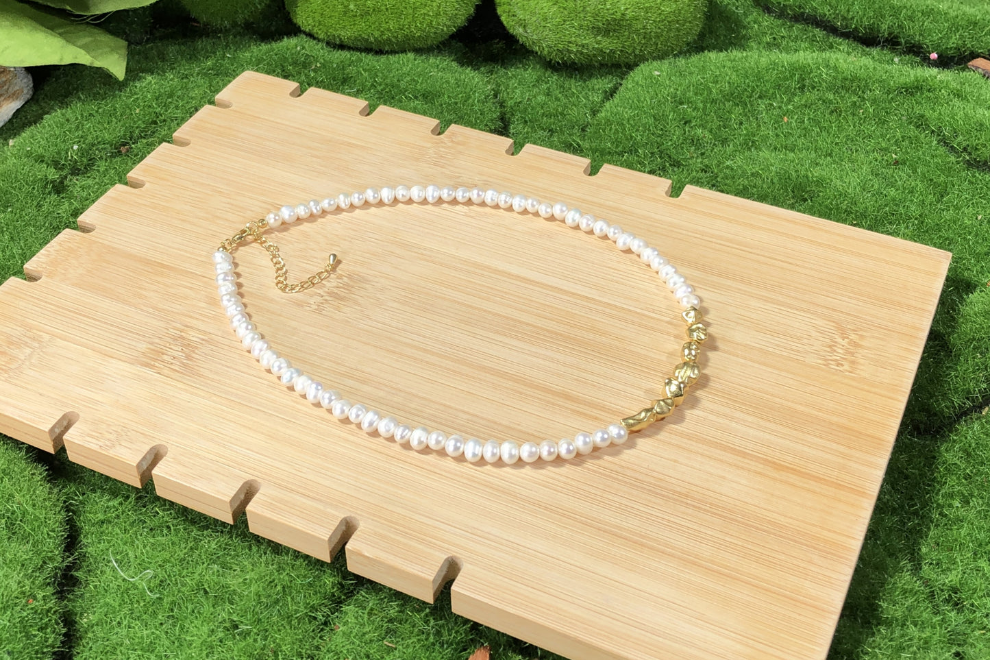 Halskette aus natürlichen Süßwasserperlen, 14 Karat vergoldetes Kupfer, handgefertigt.