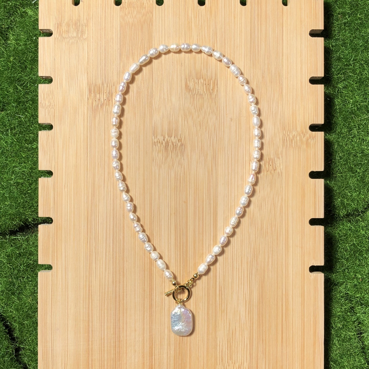Halskette aus natürlichen Süßwasserperlen, handgefertigt