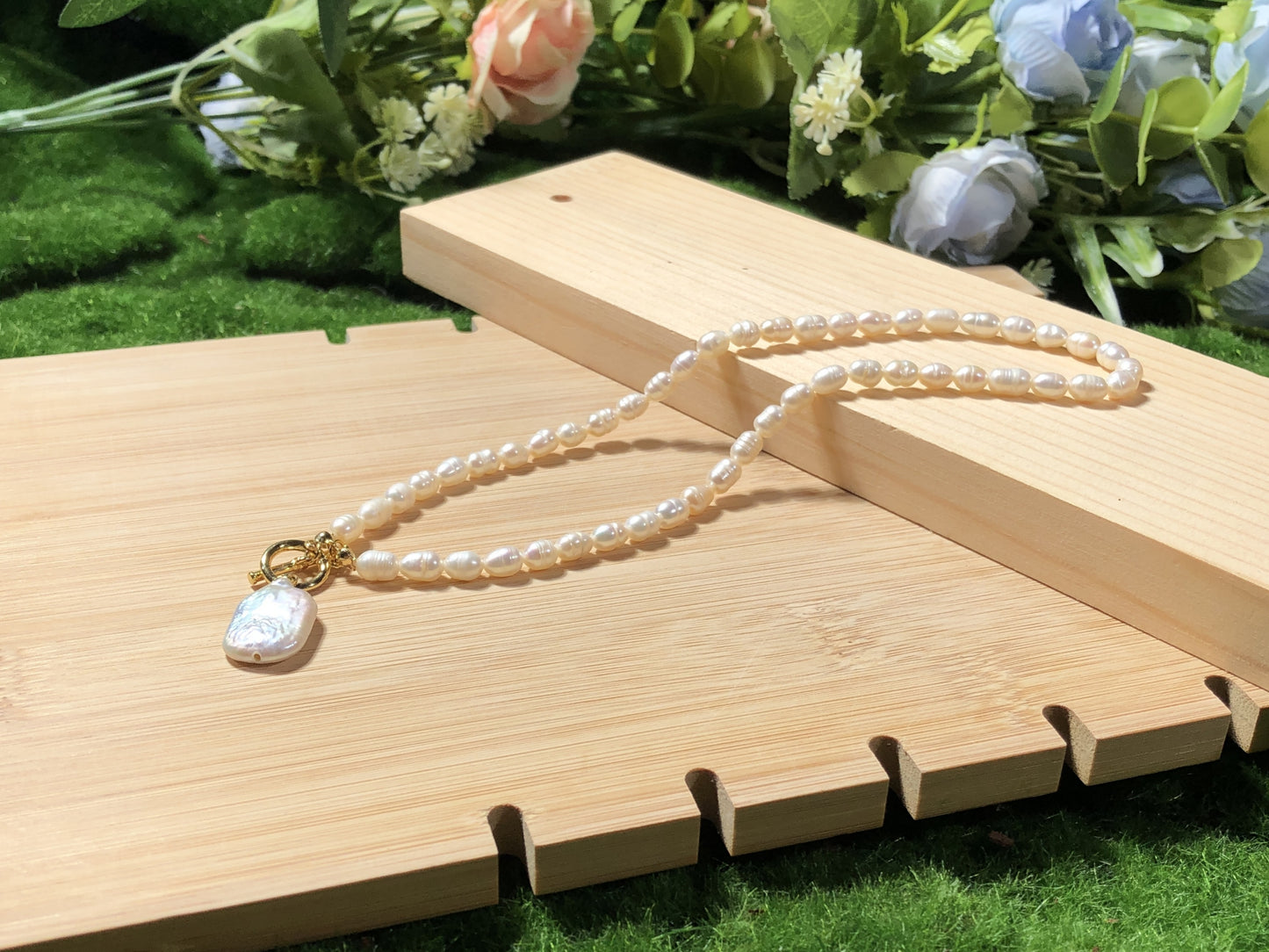 Halskette aus natürlichen Süßwasserperlen, handgefertigt