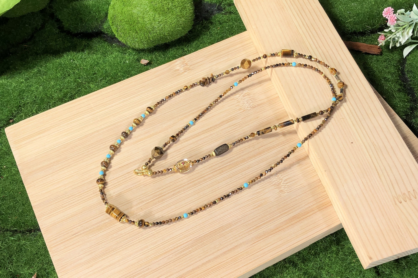 Halskette aus natürlichem Tigerauge, 14-karätig vergoldete Kupferkette, handgefertigt.