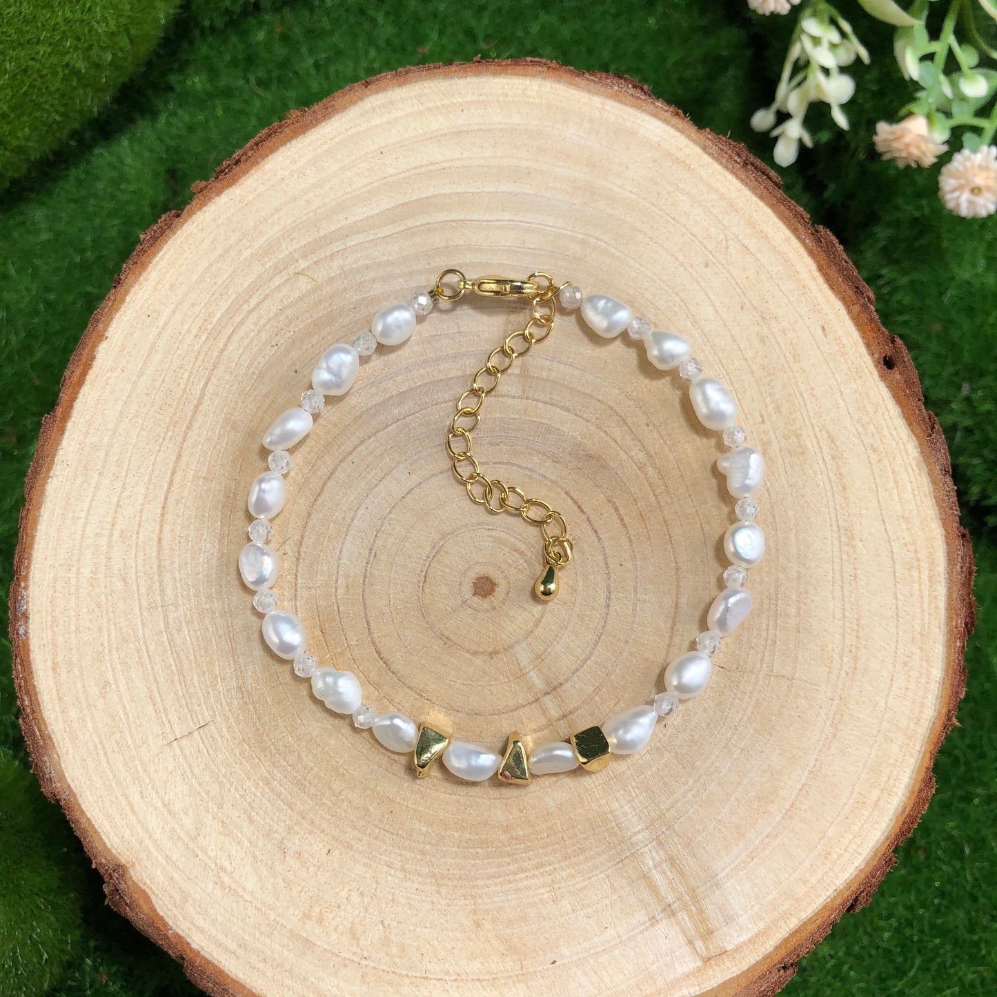 Armband aus natürlichen Süßwasserperlen, gefertigt aus 14-karätig vergoldetem Kupfer, handgefertigt.