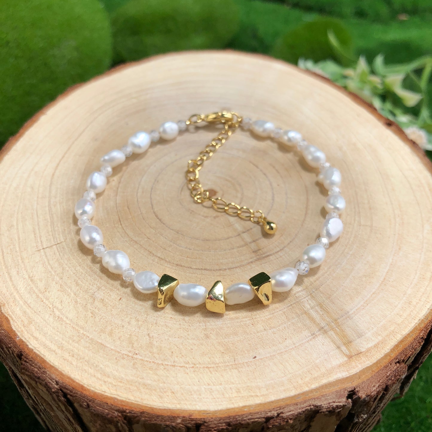 Armband aus natürlichen Süßwasserperlen, gefertigt aus 14-karätig vergoldetem Kupfer, handgefertigt.