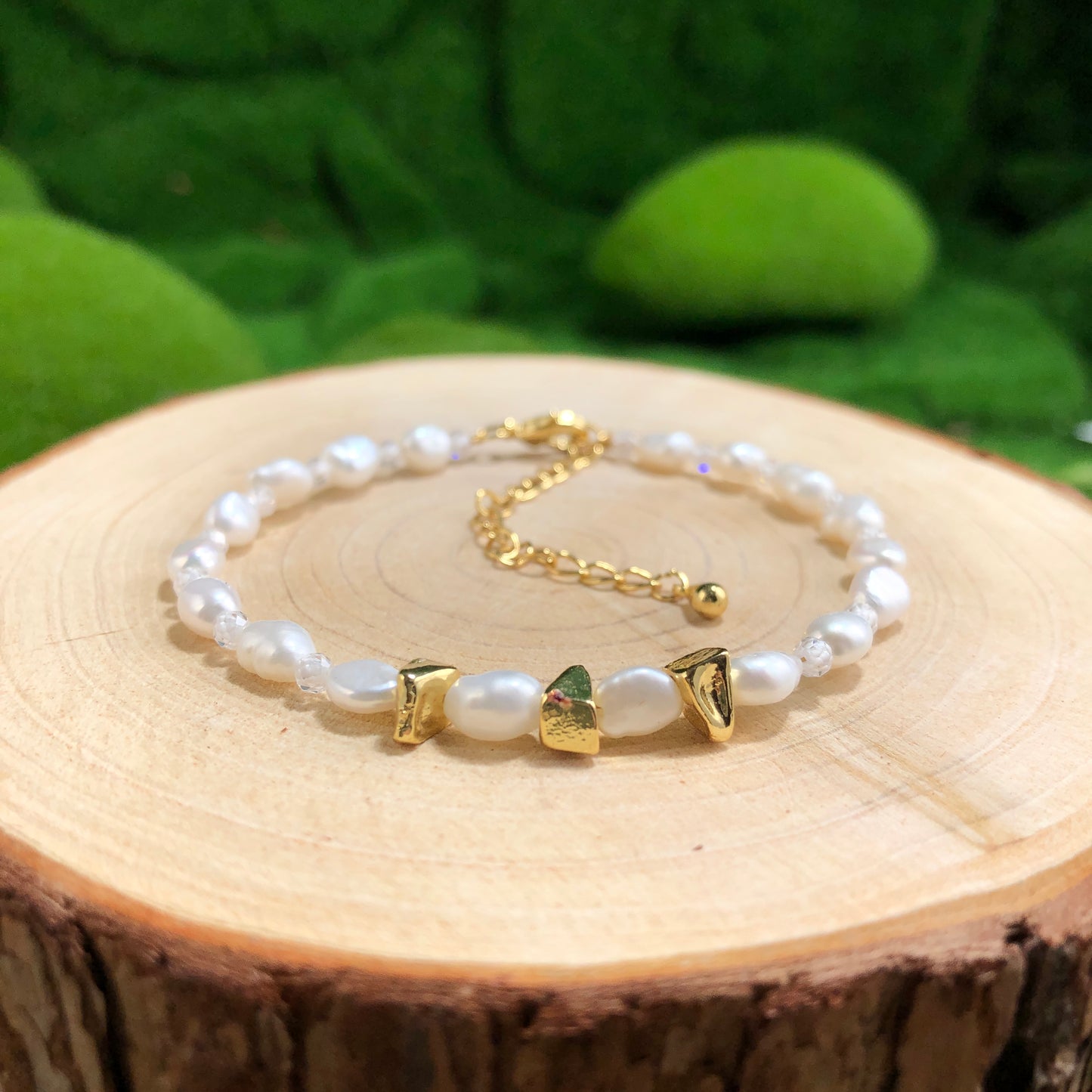 Armband aus natürlichen Süßwasserperlen, gefertigt aus 14-karätig vergoldetem Kupfer, handgefertigt.