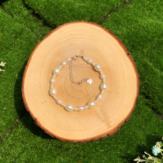 Armband aus natürlichen Süßwasserperlen, handgefertigt