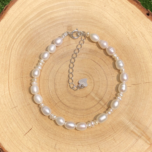 Armband aus natürlichen Süßwasserperlen, handgefertigt