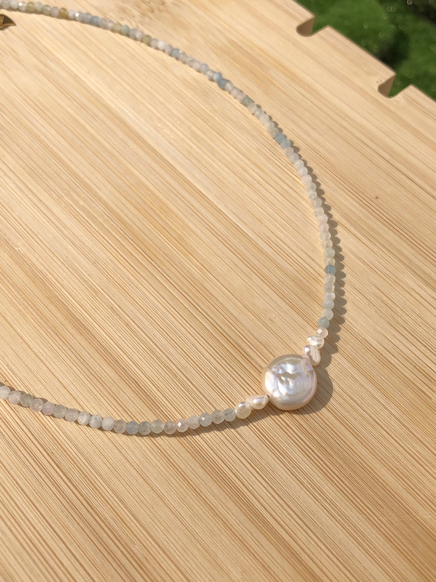 Natürliche exquisite farbige Steinperle Kupfer vergoldet 18K Halskette handgefertigt