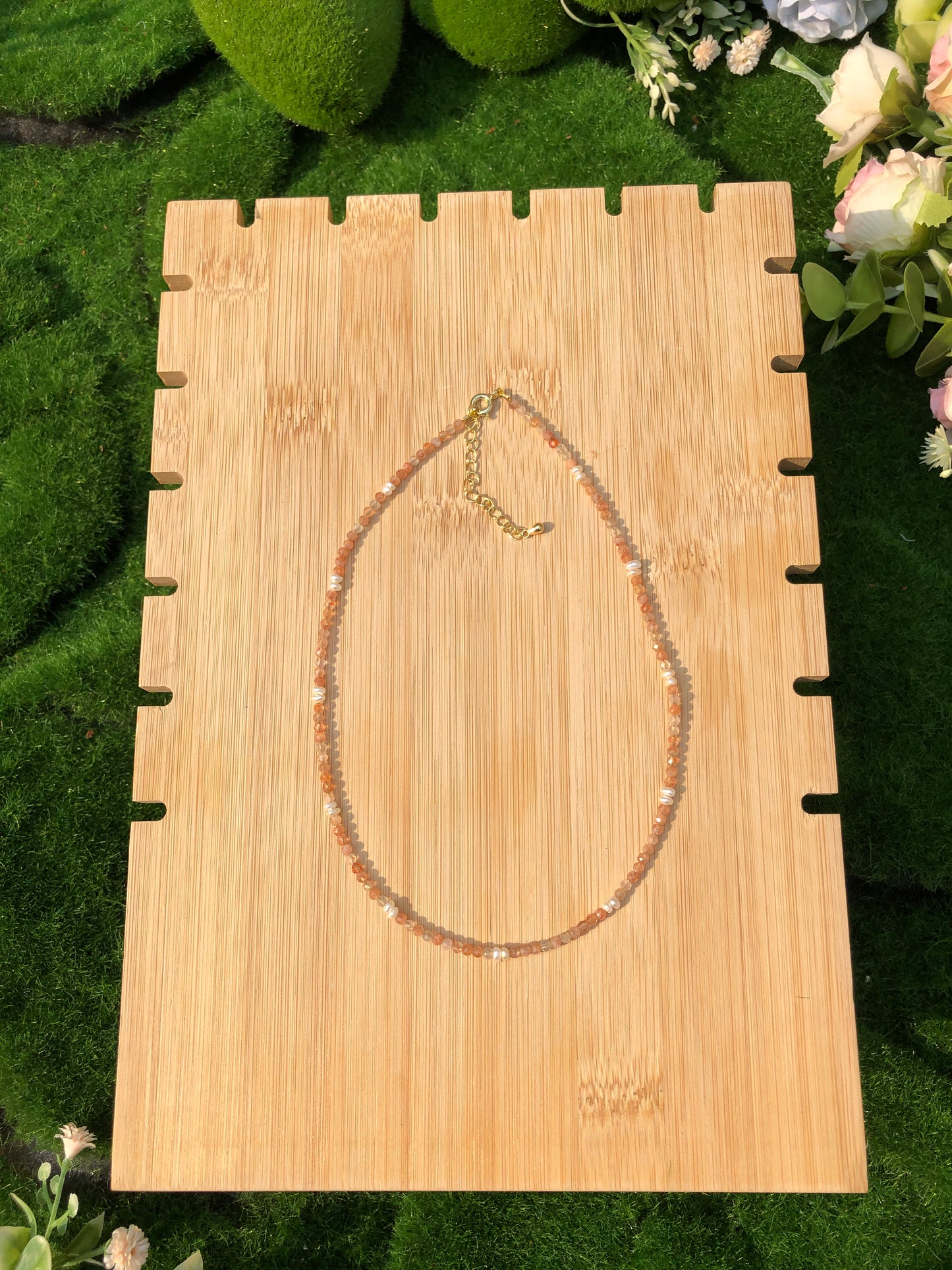 Natürliche exquisite Sonnensteinperle, kupferplattierte 14K-Halskette, handgefertigt
