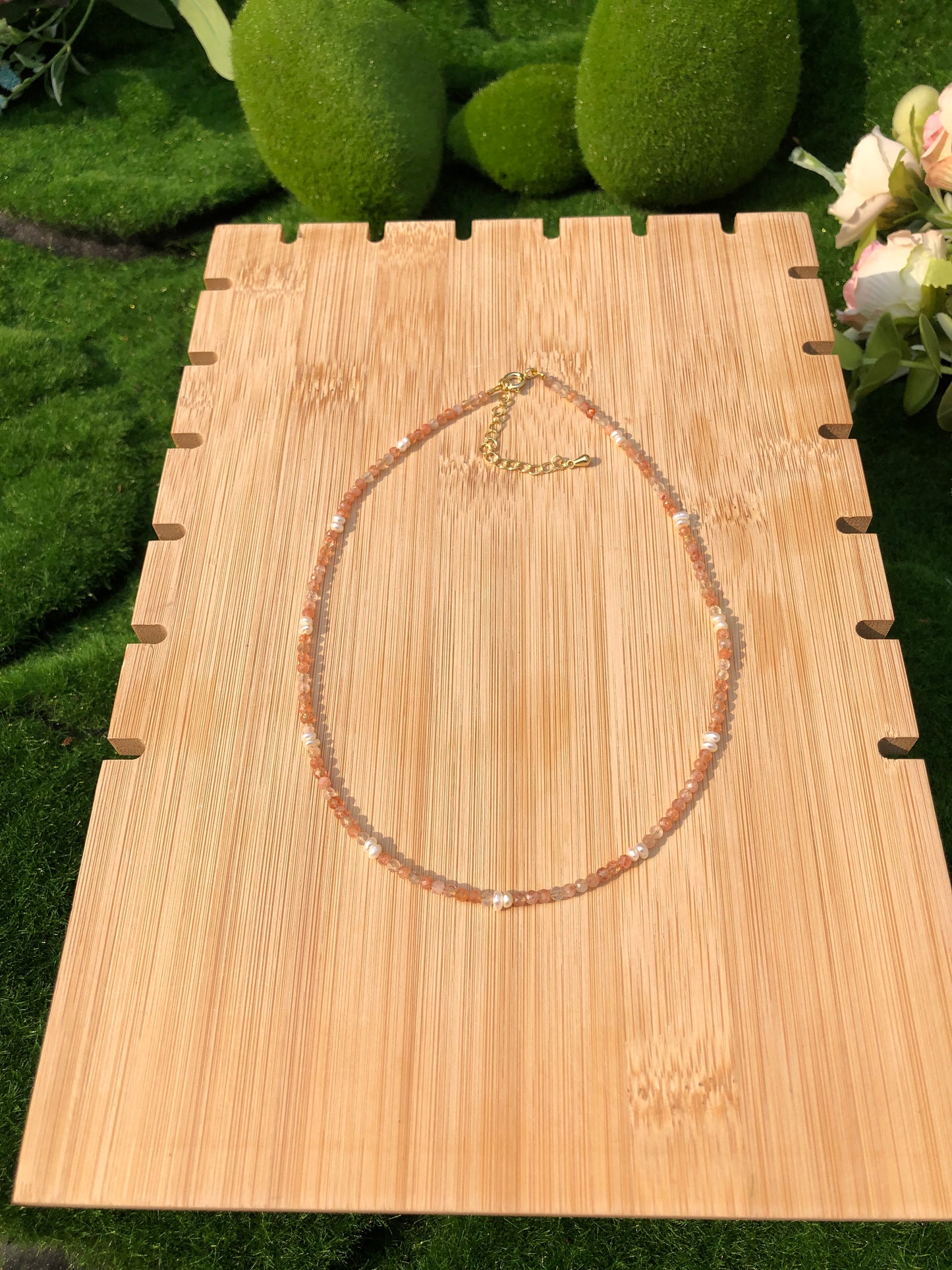 Natürliche exquisite Sonnensteinperle, kupferplattierte 14K-Halskette, handgefertigt