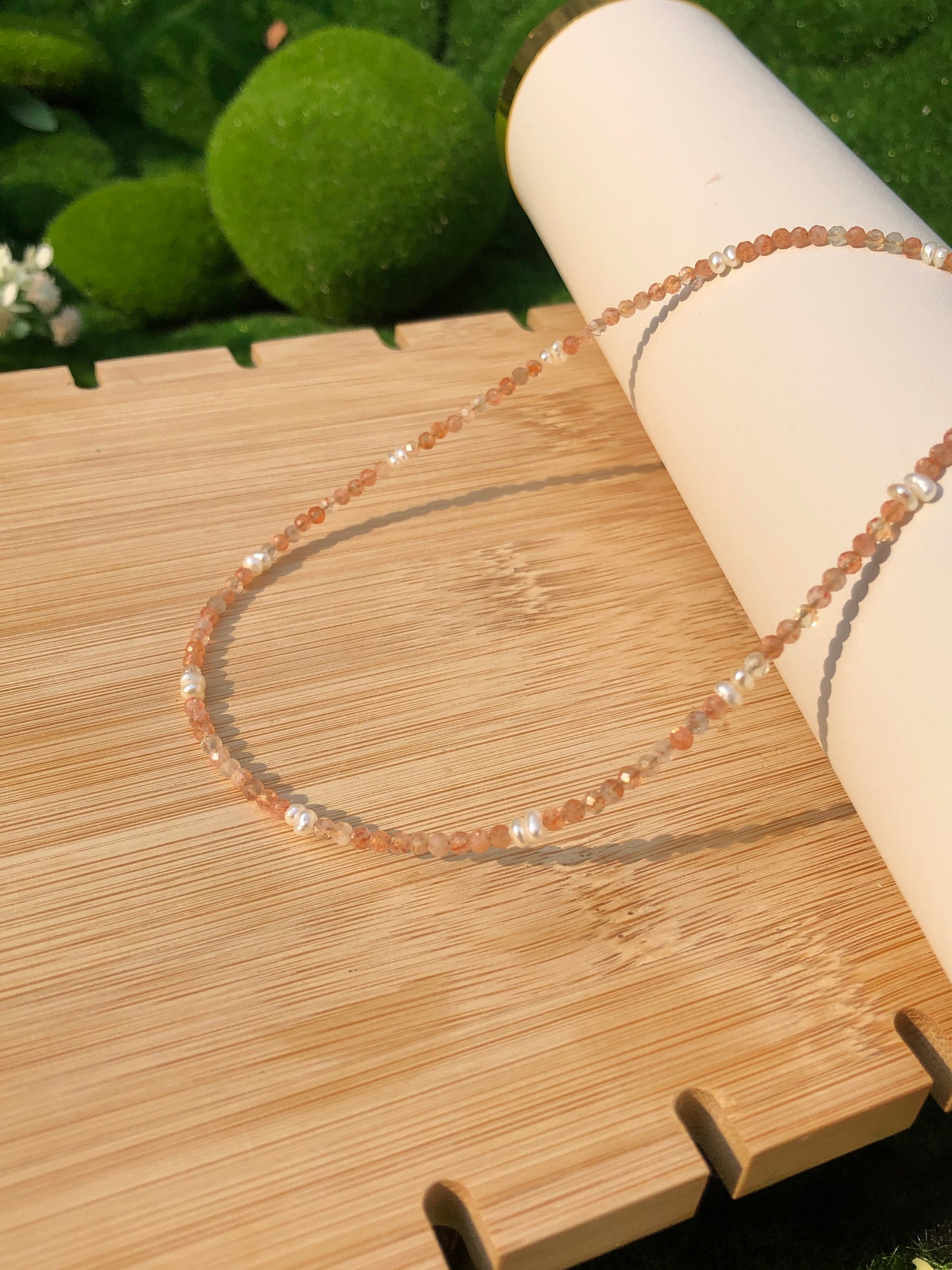 Natürliche exquisite Sonnensteinperle, kupferplattierte 14K-Halskette, handgefertigt