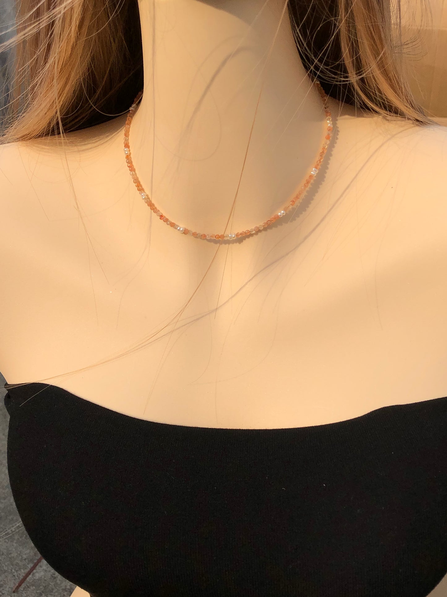 Natürliche exquisite Sonnensteinperle, kupferplattierte 14K-Halskette, handgefertigt