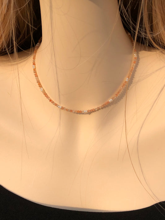 Natürliche exquisite Sonnensteinperle, kupferplattierte 14K-Halskette, handgefertigt