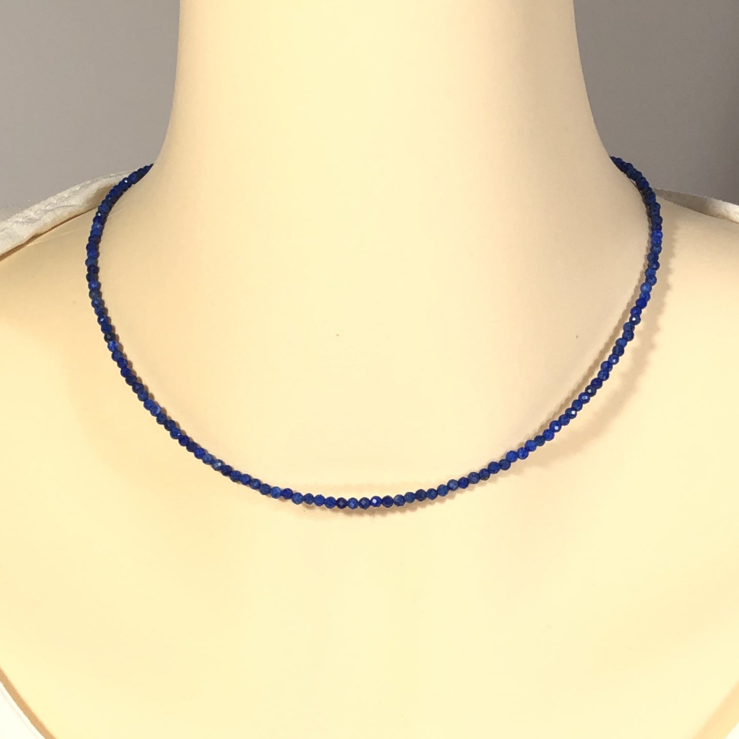 Exquisite natürliche Lapislazuli-Halskette, blaue Halskette, handgefertigt