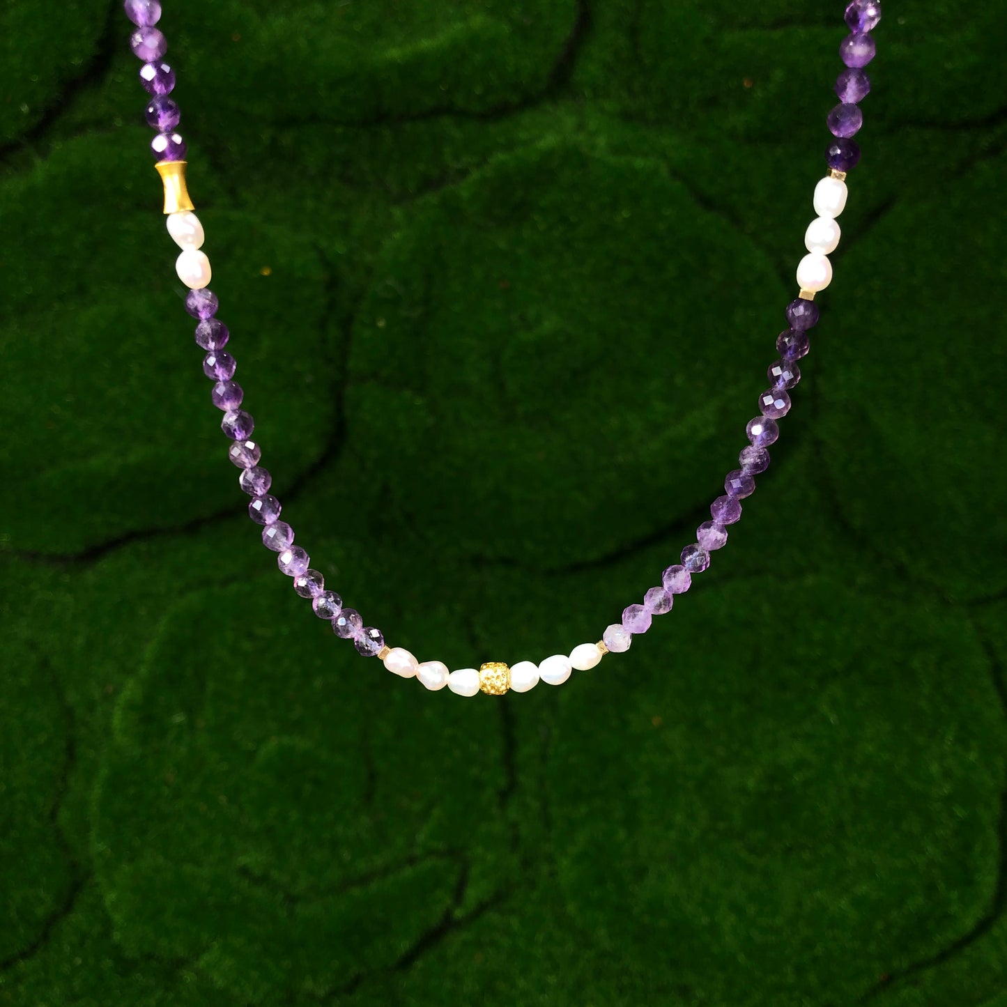 Natürliche Amethyst-Halskette. Natürliche Süßwasserperlen-Halskette. Amethyst-Süßwasserperle. Handgefertigt