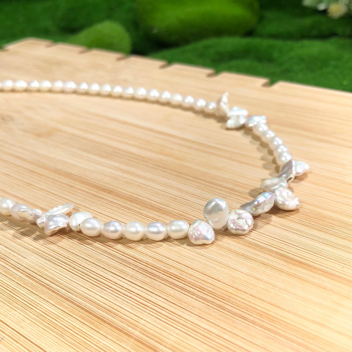 Süßwasserperlenkette im Barockstil, Messing, 14-karätig vergoldet, handgefertigt.