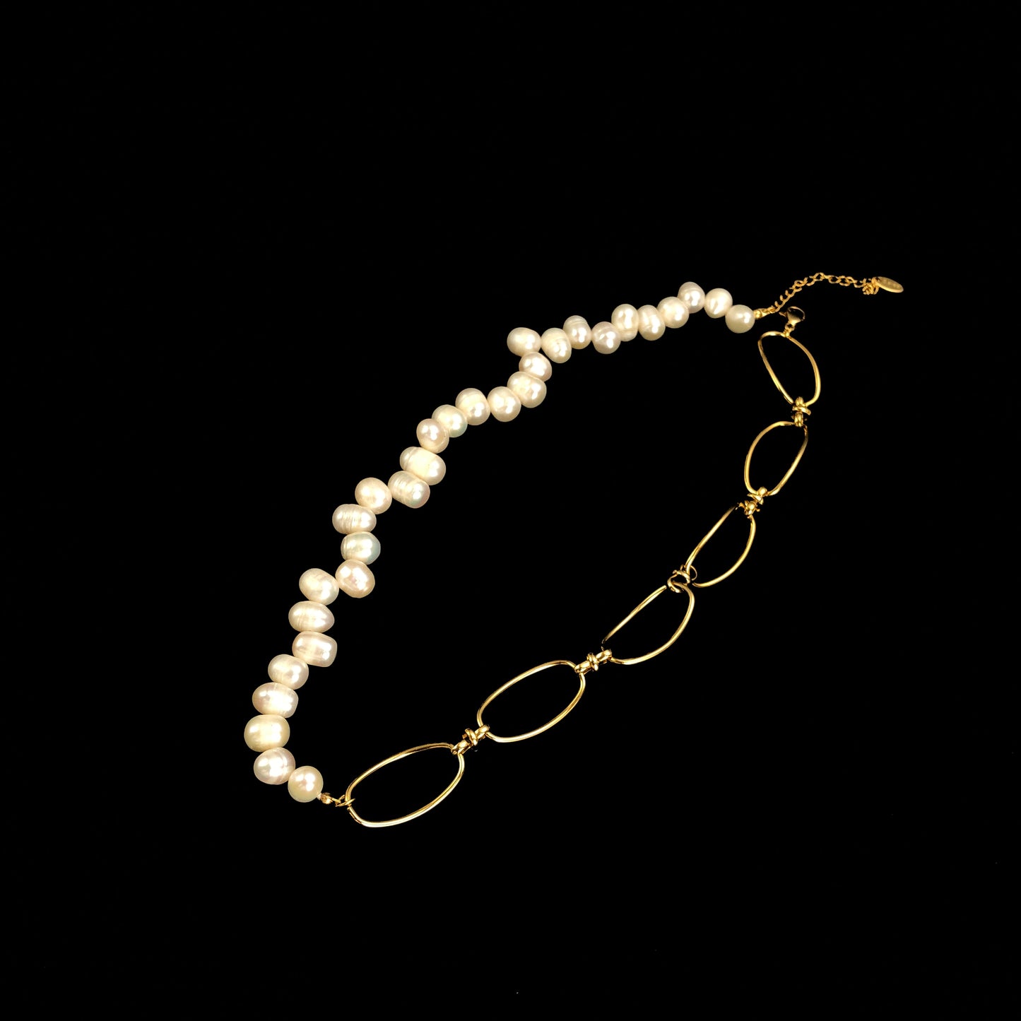 Natürliche Süßwasserperlen, Halskette aus 14-karätig vergoldetem Kupfer, handgefertigt.