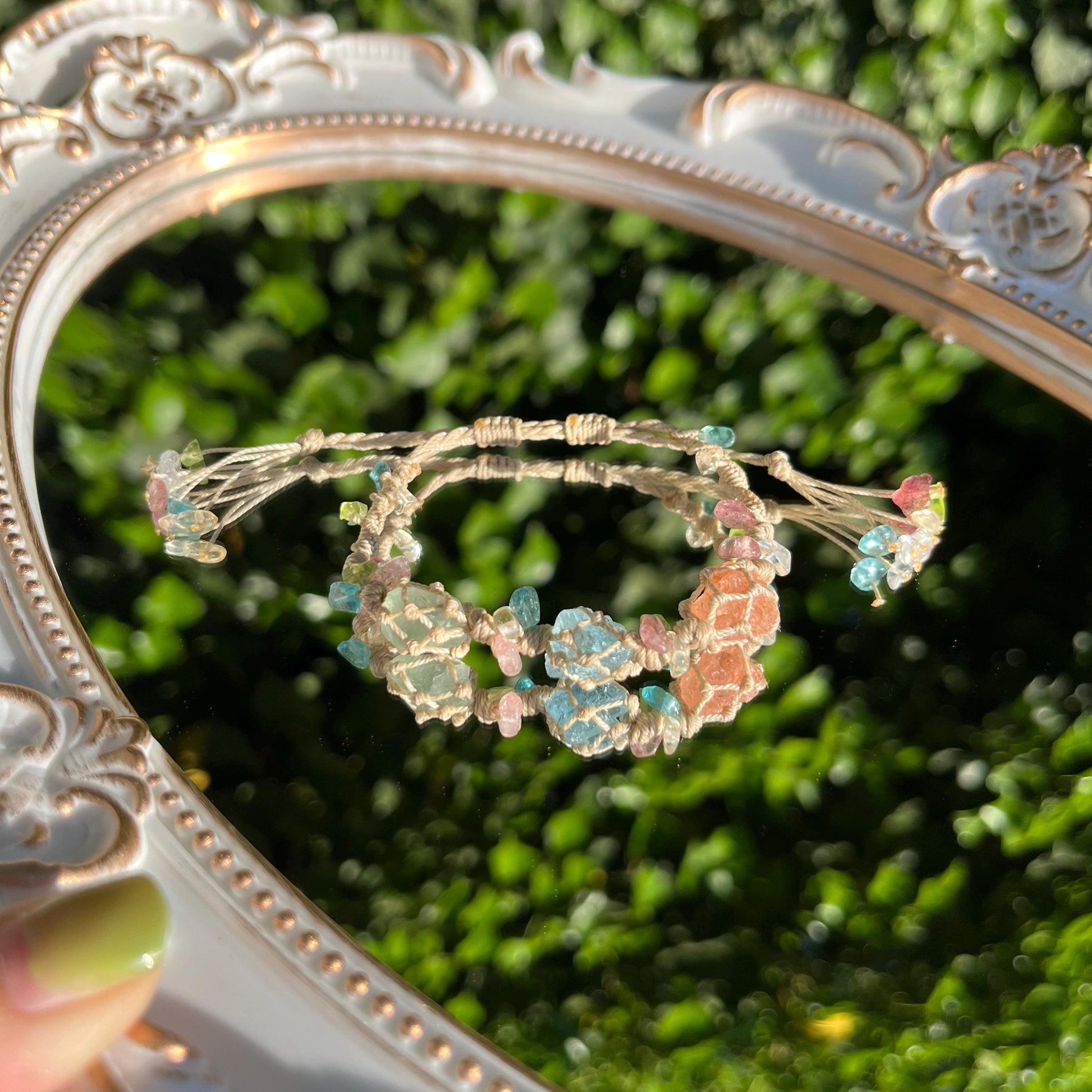 Waldbeeren - Makramee Edelstein Armband mit Rosenquarz/Fluorit/Aquamarin