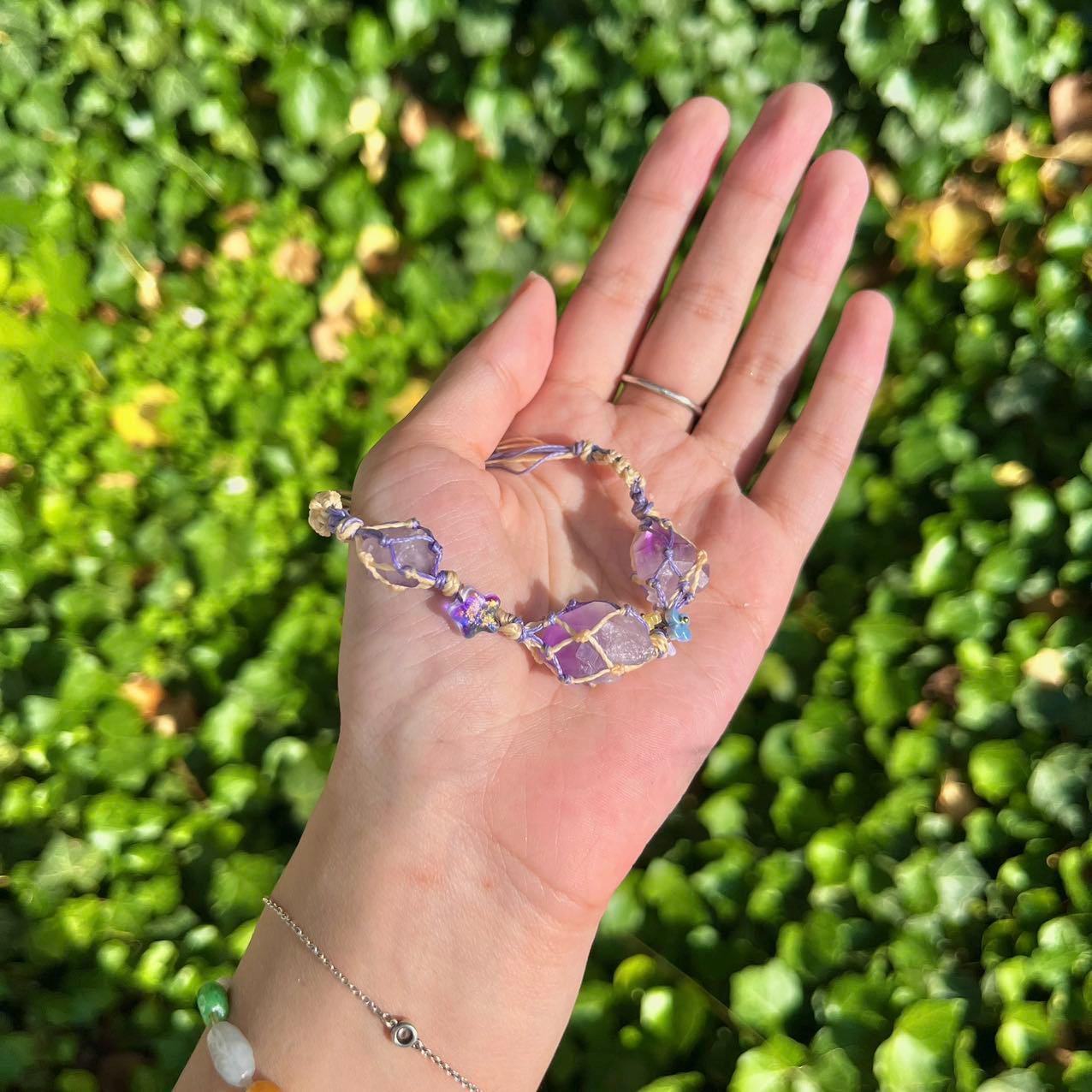 Symphonie - Makramee Edelstein Armband mit Amethyst Handgemacht Lila Gelb Armband