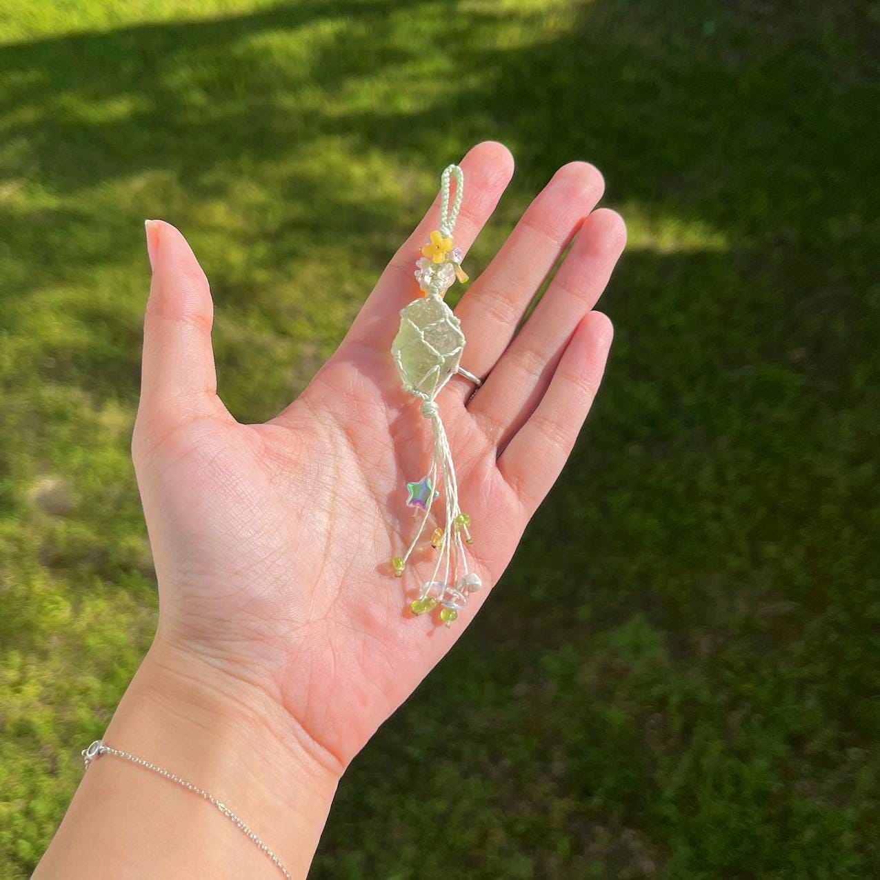 Edelstein Makramee Schlüsselanhänger - Gemstone Macrame Keychain - Amethyst / Fluorit