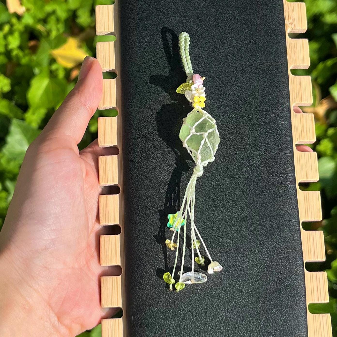 Edelstein Makramee Schlüsselanhänger - Gemstone Macrame Keychain - Amethyst / Fluorit